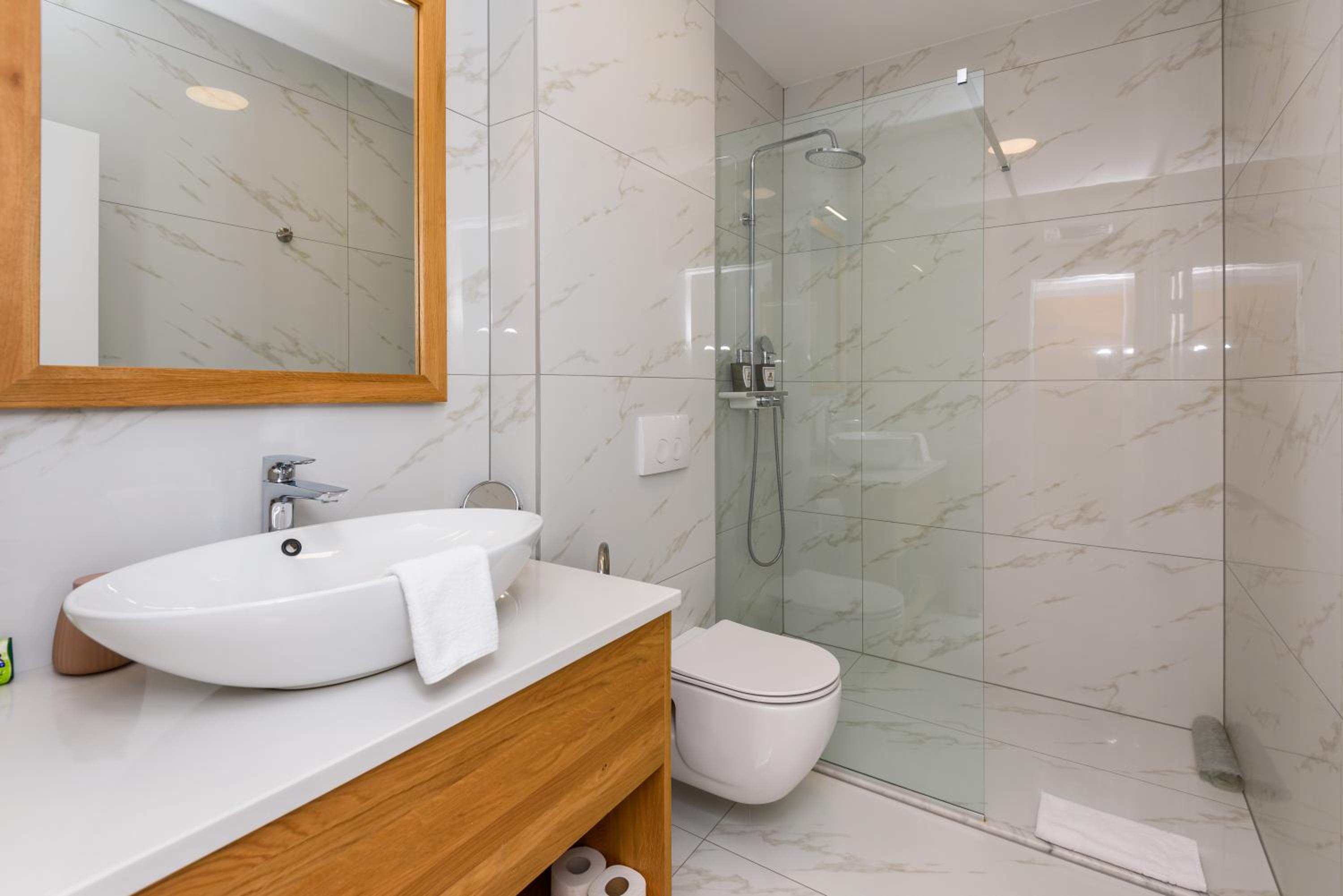 Deluxe Double Room with Balcony - Photo 2