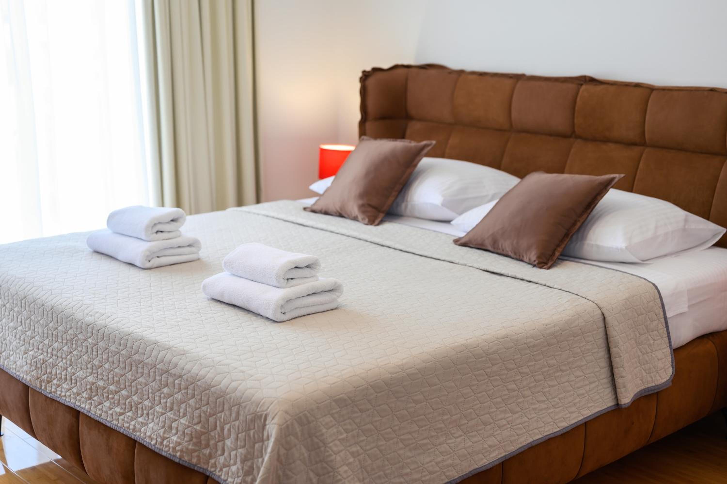 Deluxe Double Room with Balcony - Photo 20