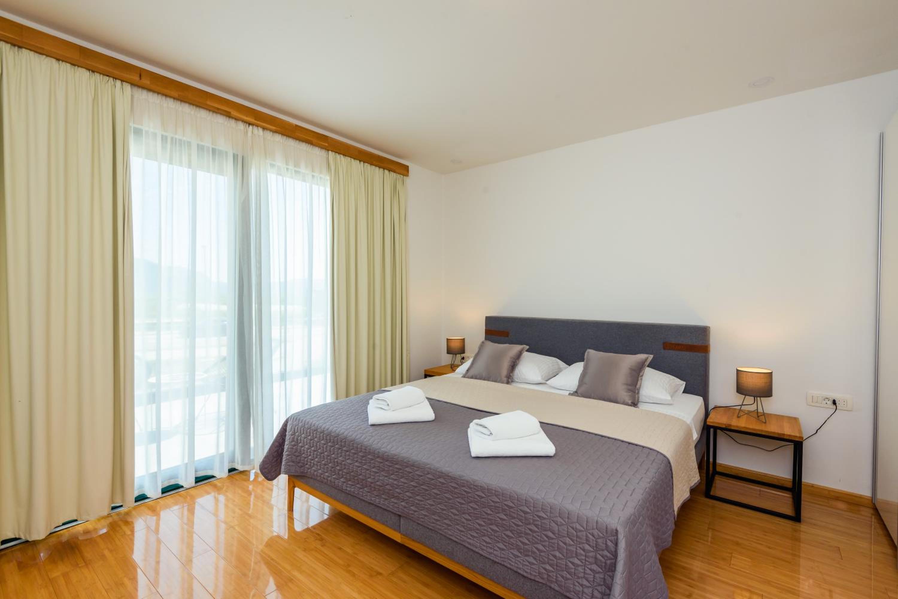 Deluxe Double Room with Balcony - Photo 6