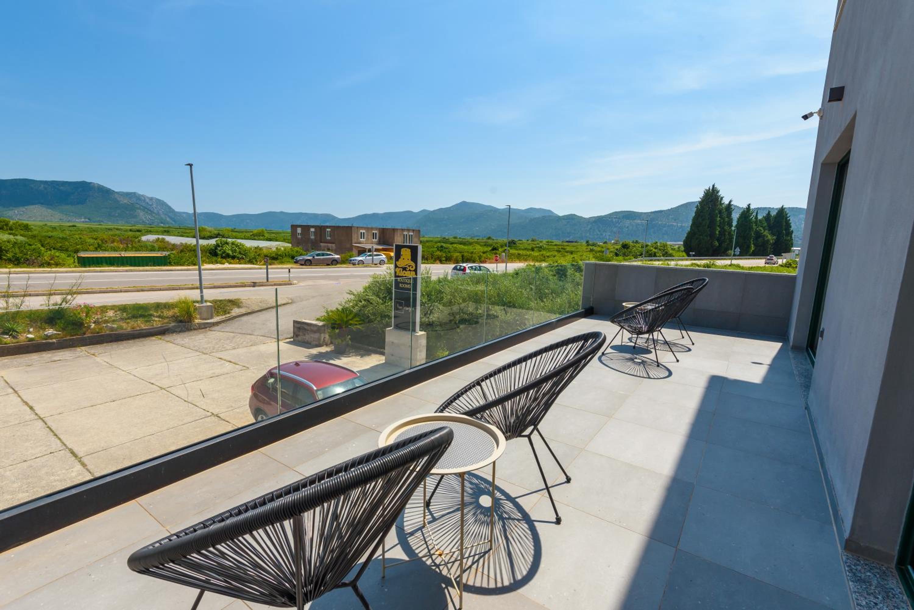 Deluxe Double Room with Balcony - Photo 22