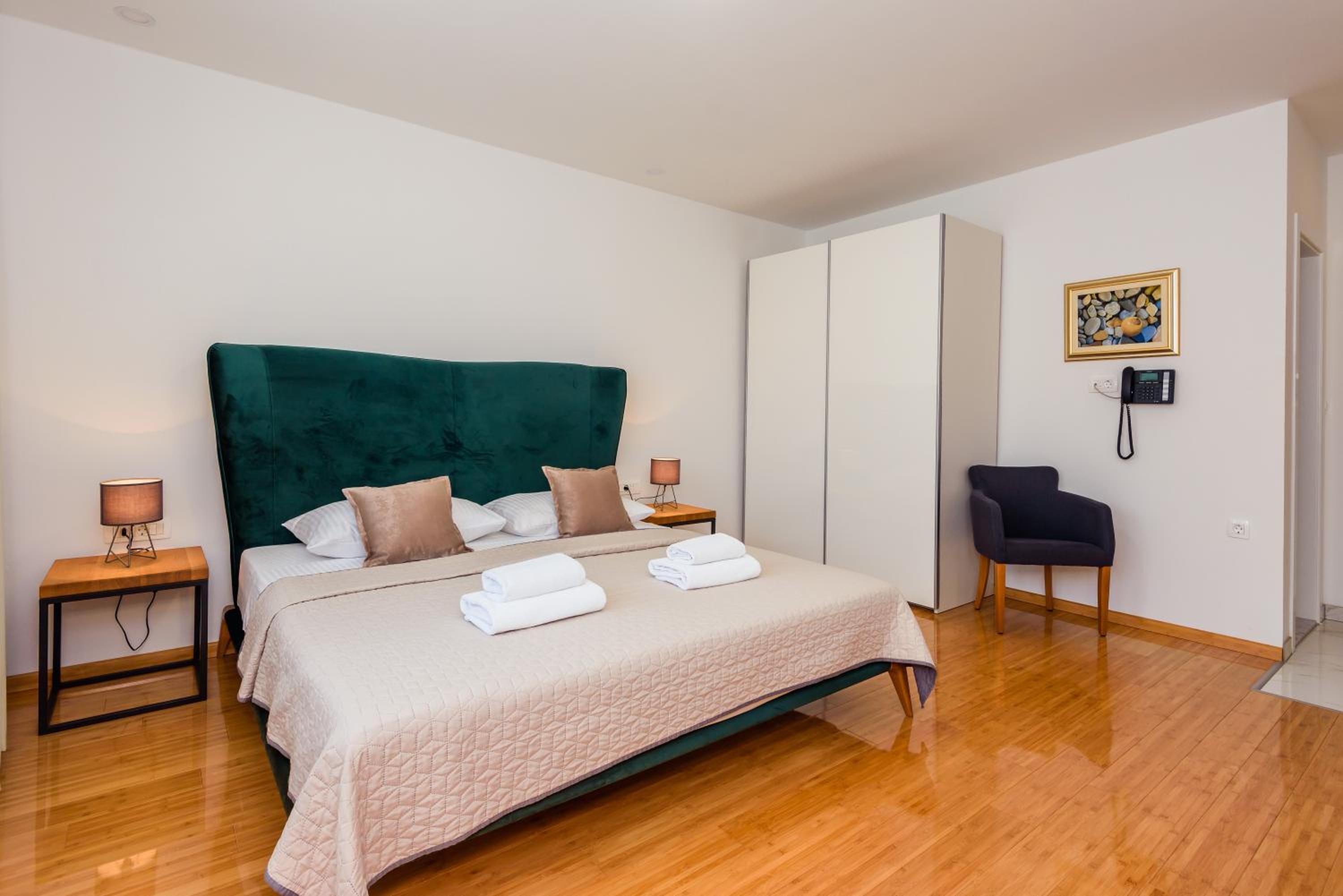 Superior King Room - Photo 1