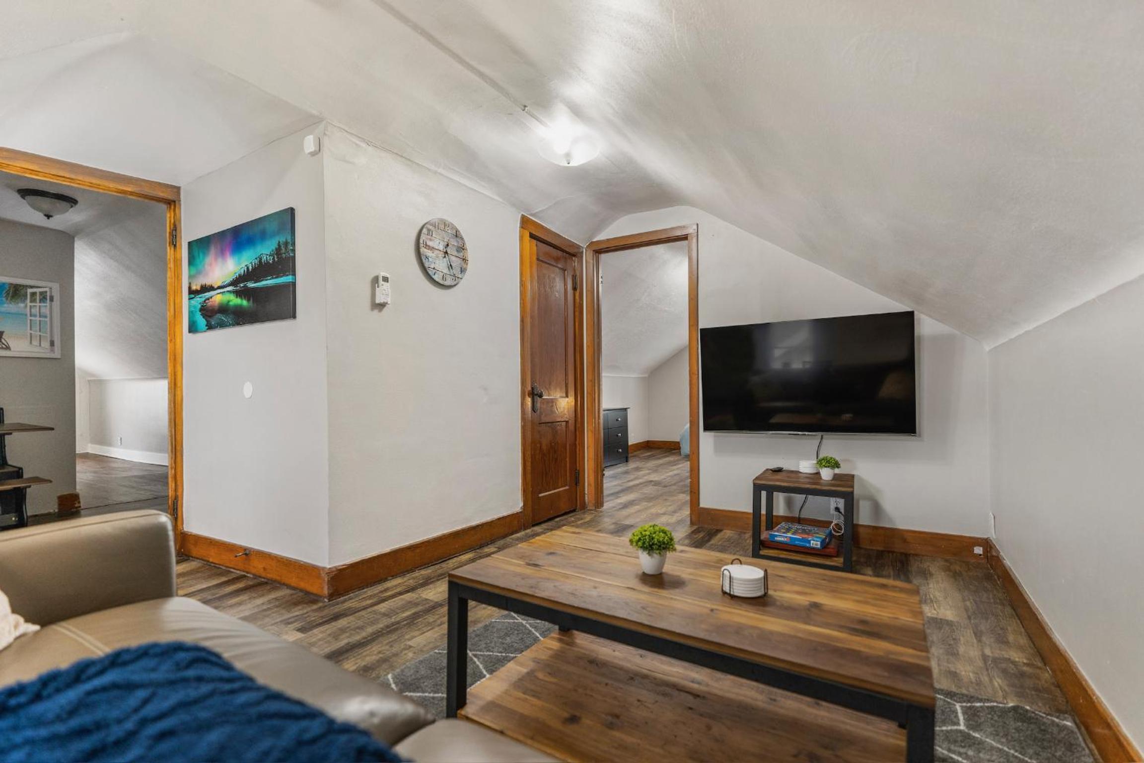 One-Bedroom Apartment photo 2