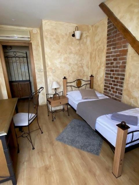 Single Room with Bathroom photo 1