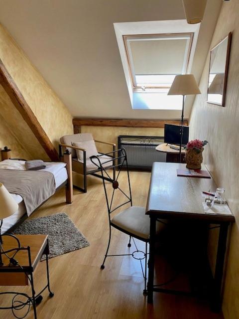 Single Room with Bathroom photo 3