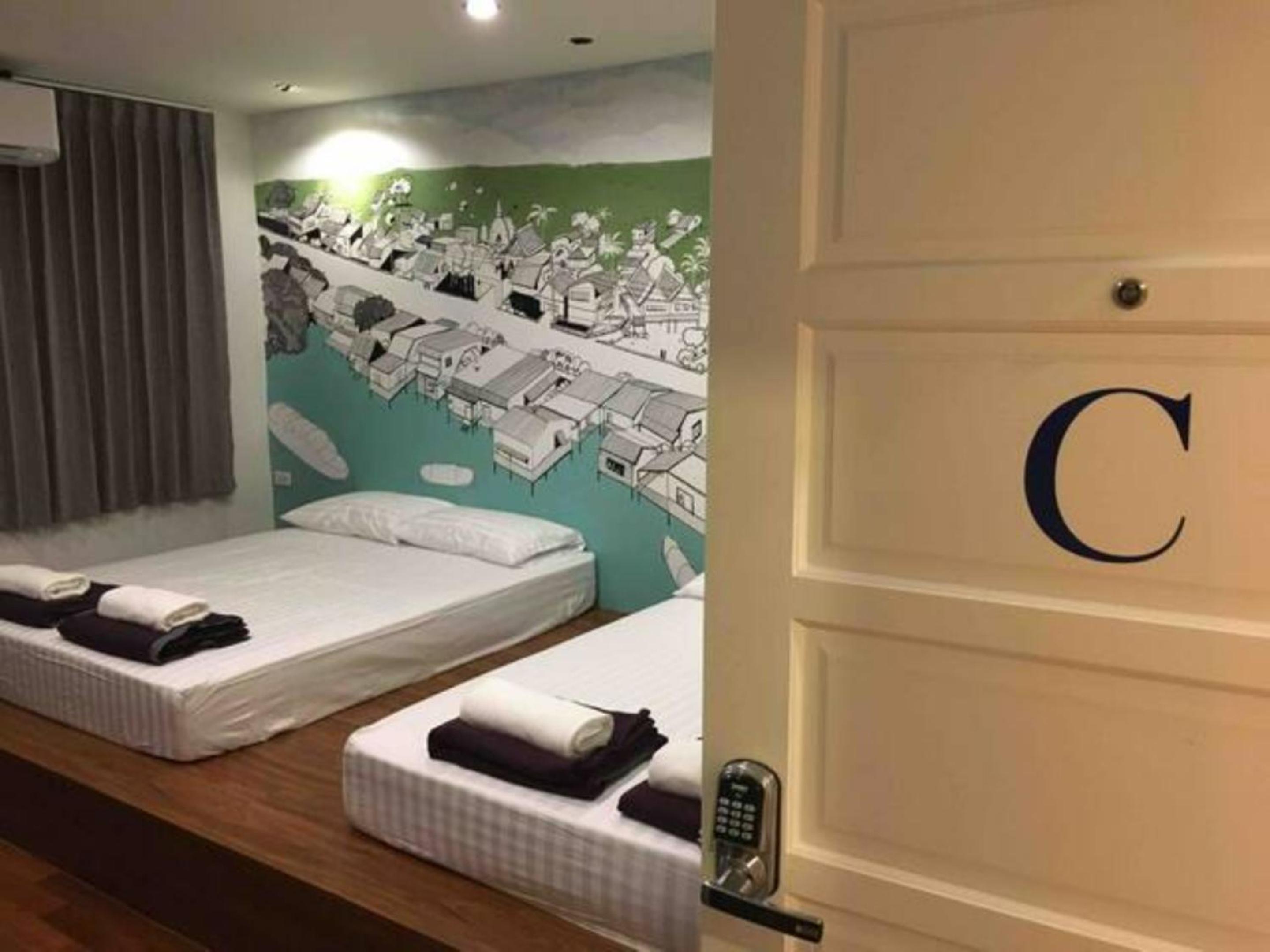Quadruple Room with Balcony photo 2