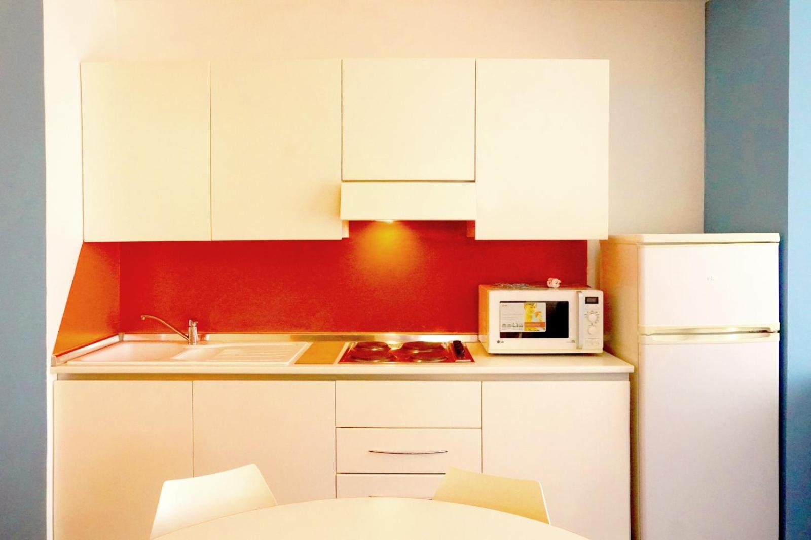 Two-Bedroom Apartment with Balcony and lateral sea view  photo 3