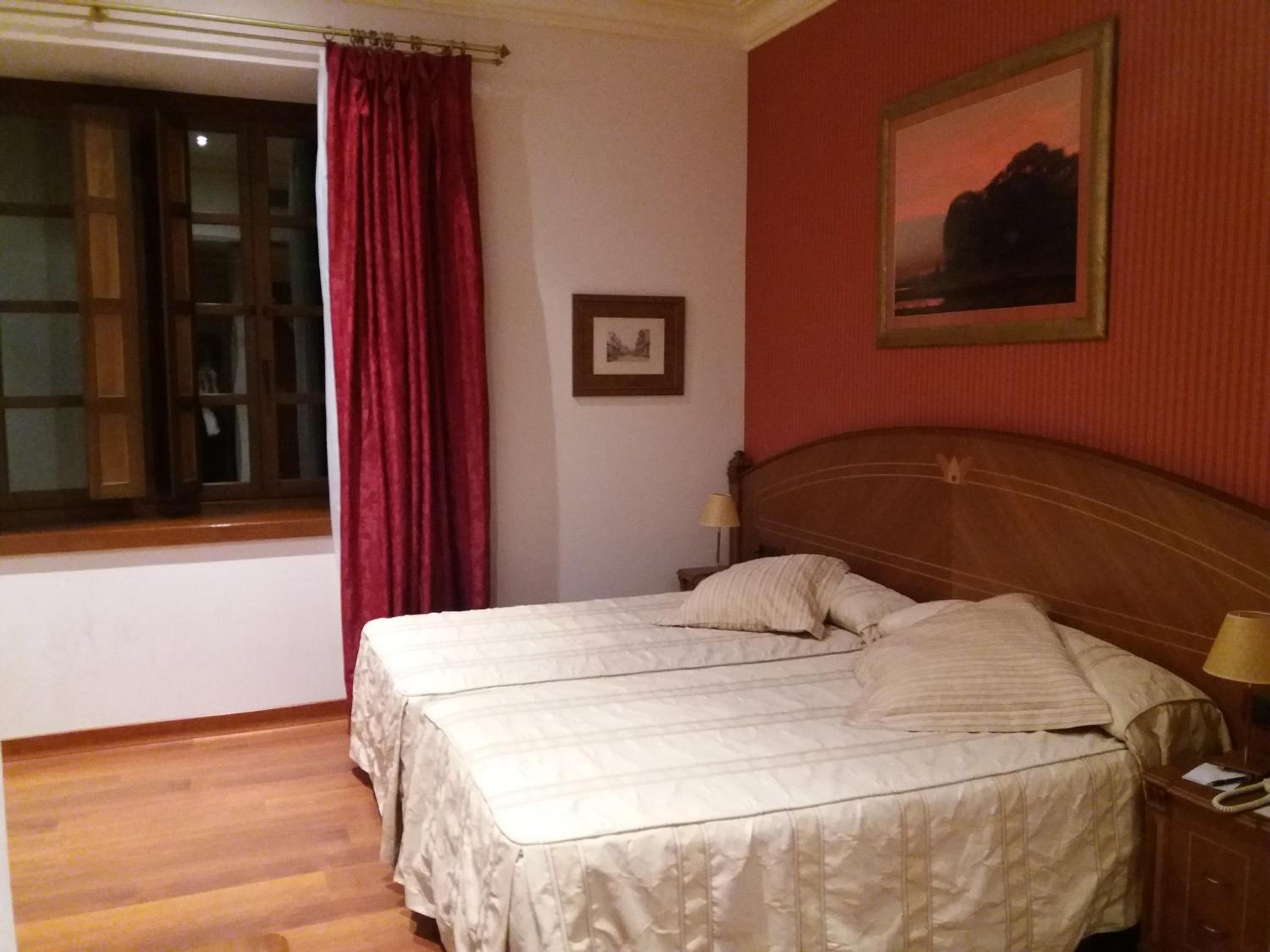 Twin Room - Disability Access photo 2