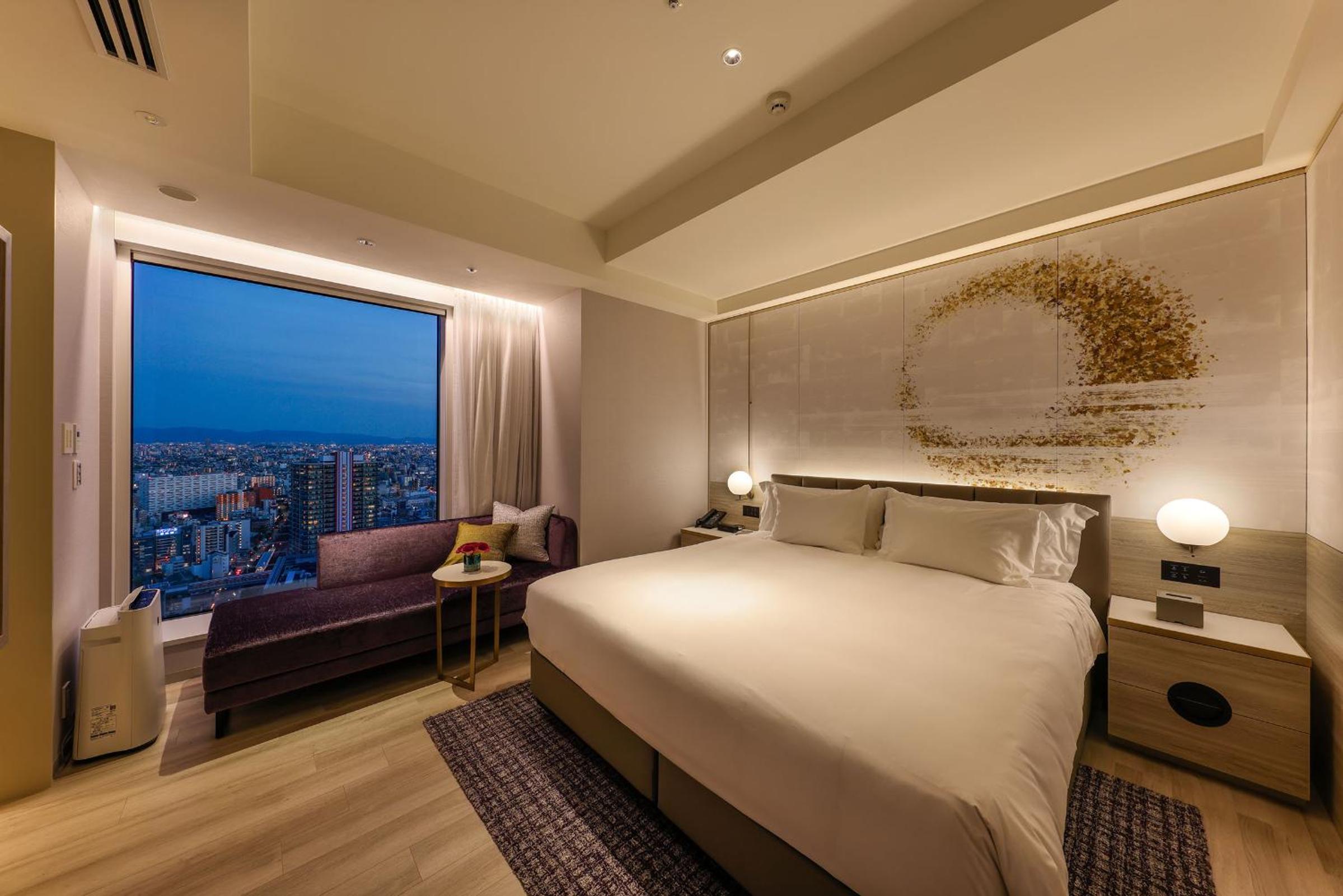 Suite - Club Floor - Photo 2