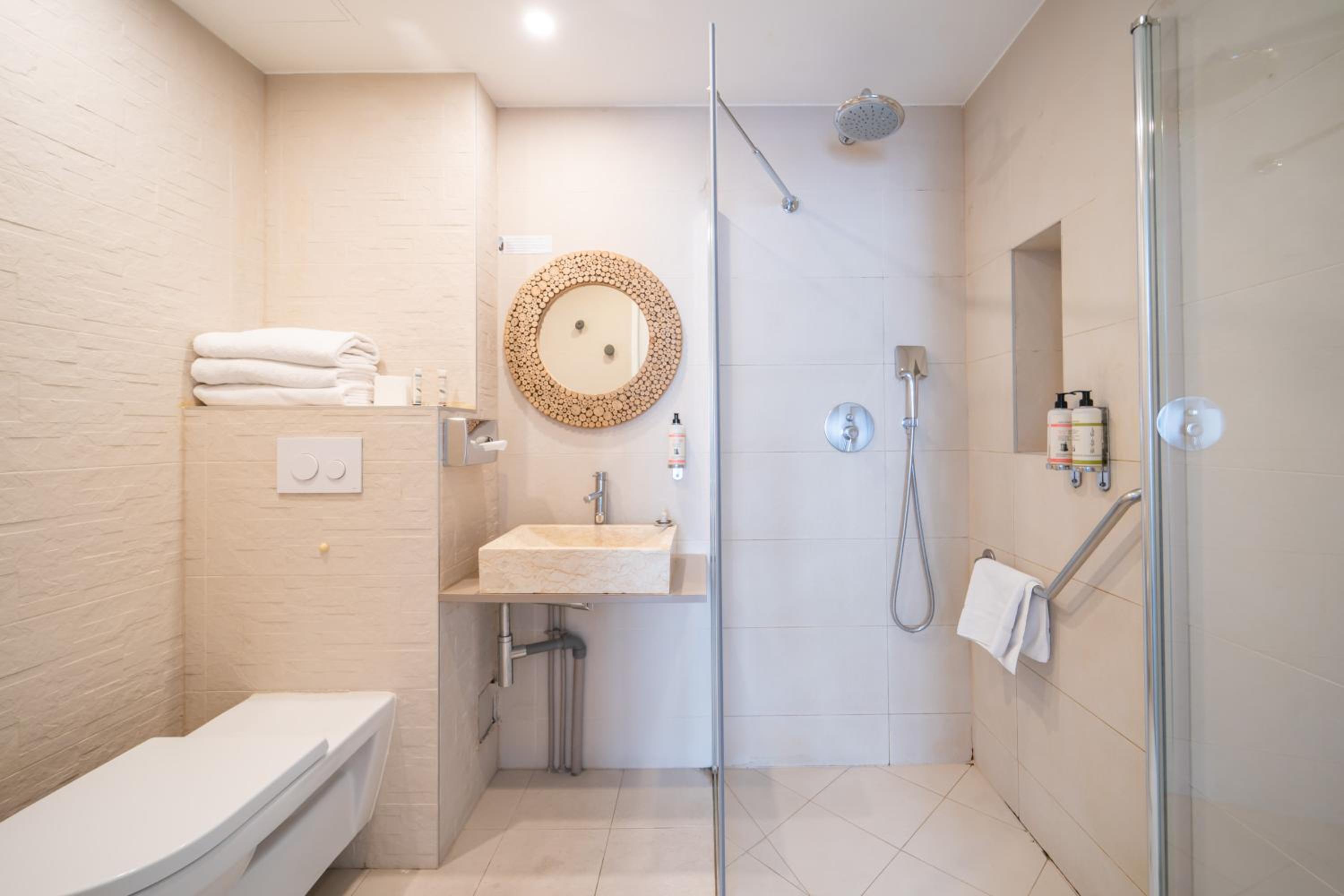 Suite  - Spa Access included photo 3