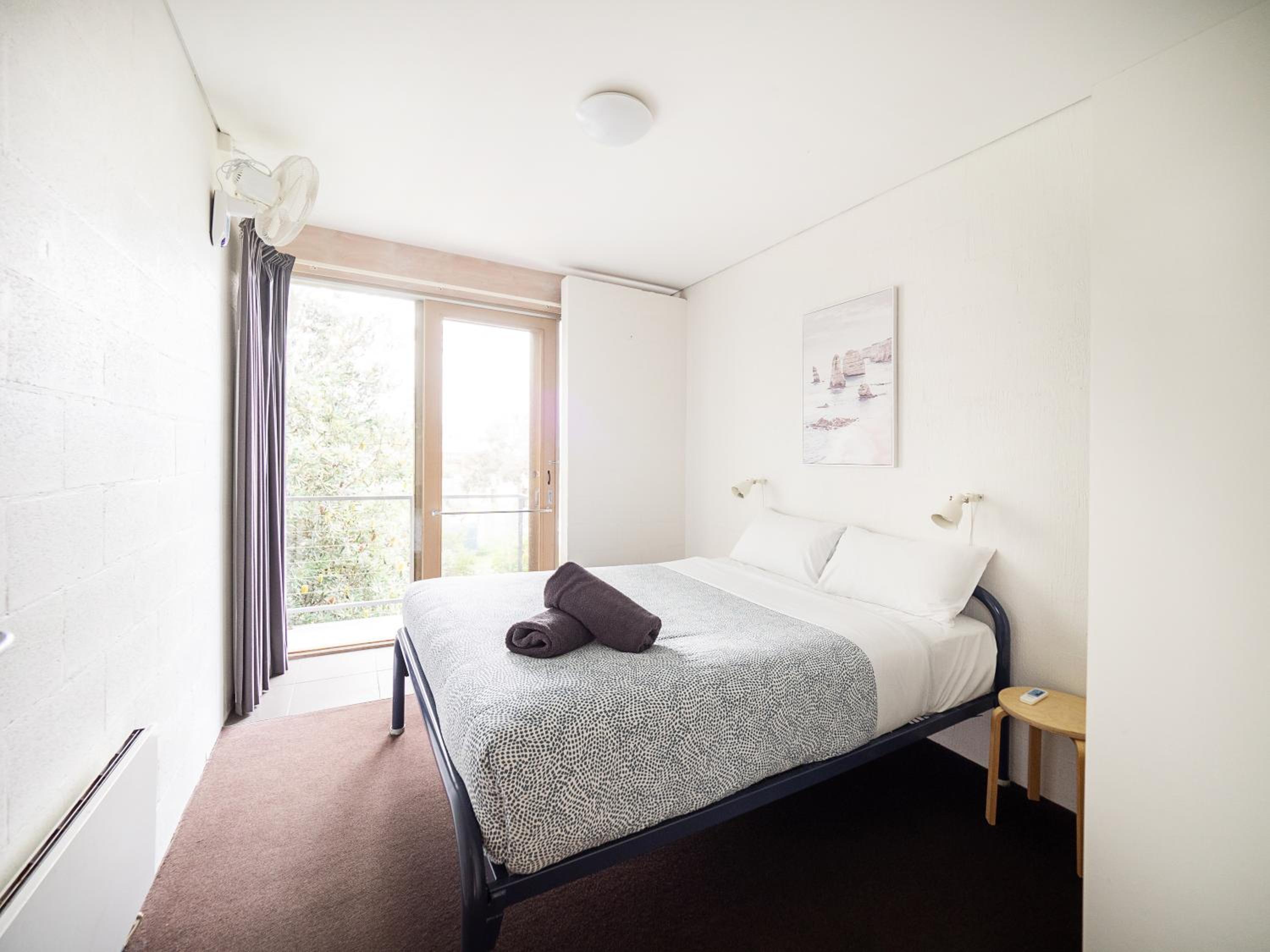 Queen Balcony Room with Shared Bathroom photo 1