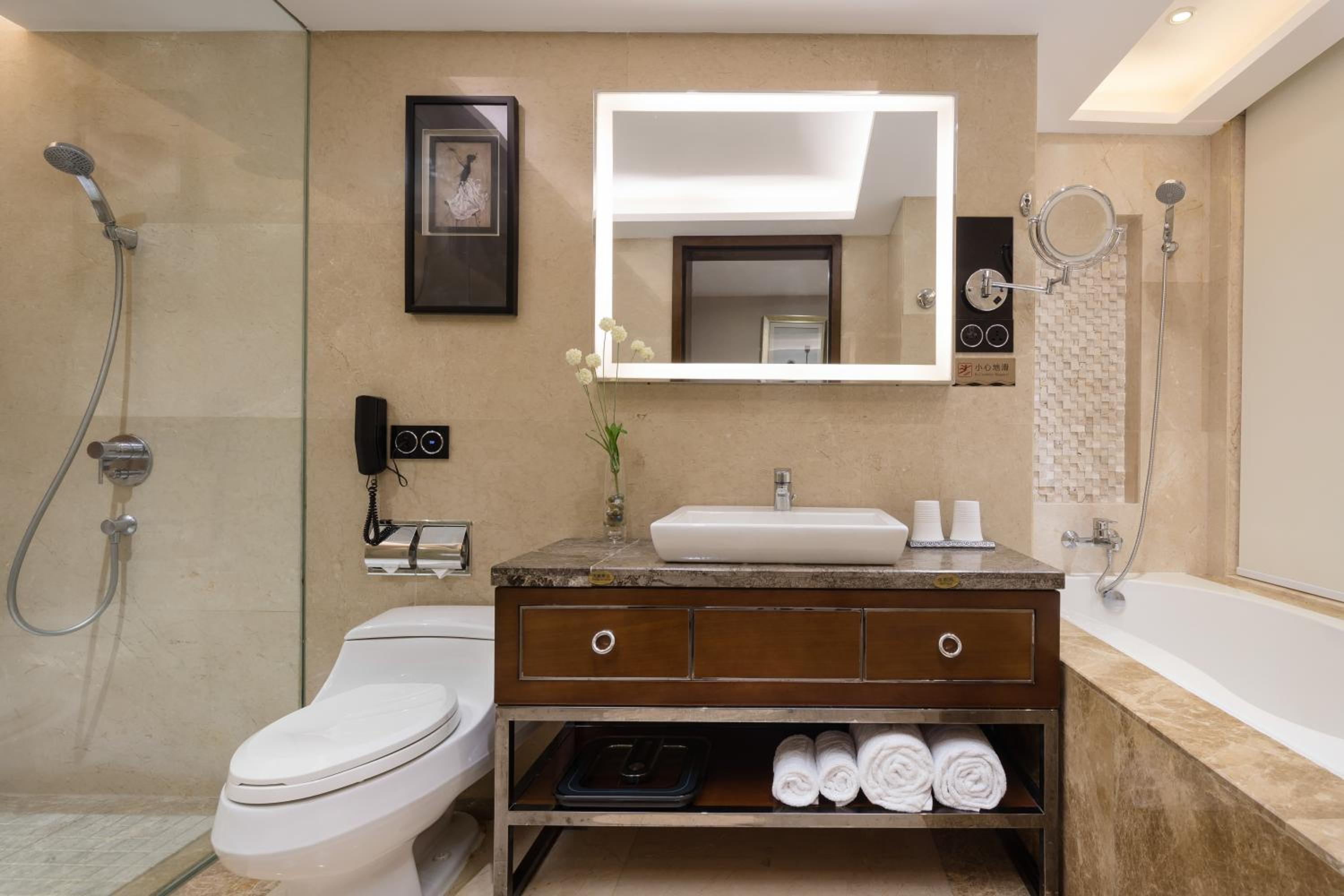 Deluxe Queen Room