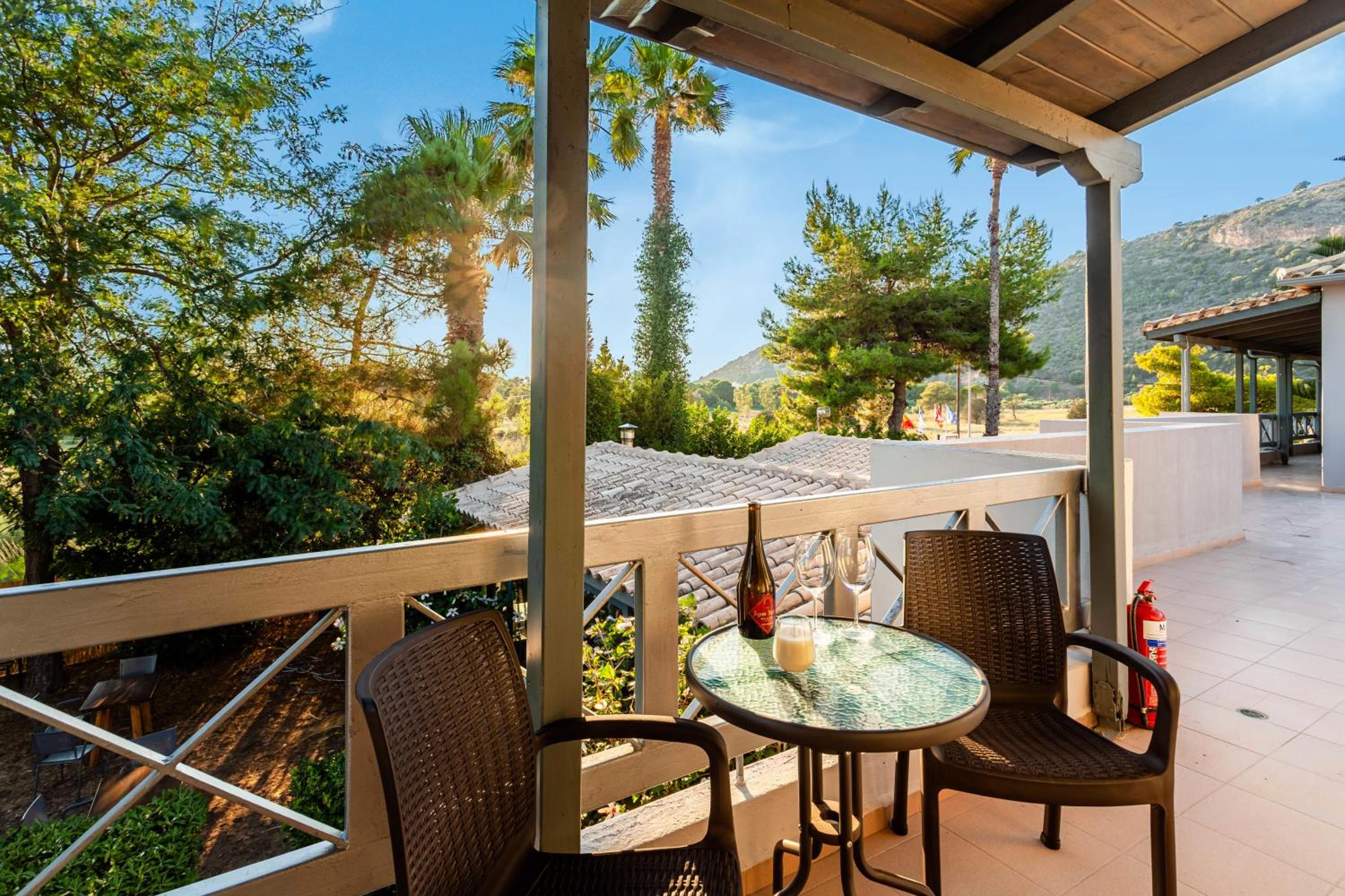 Twin Room - Photo 11