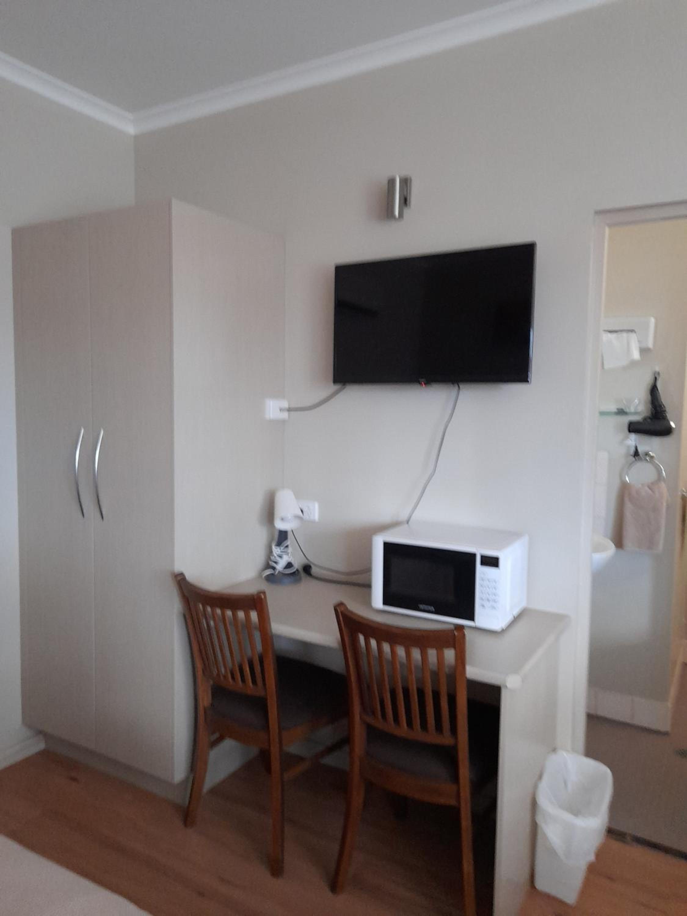 Deluxe Queen Room - Photo 18