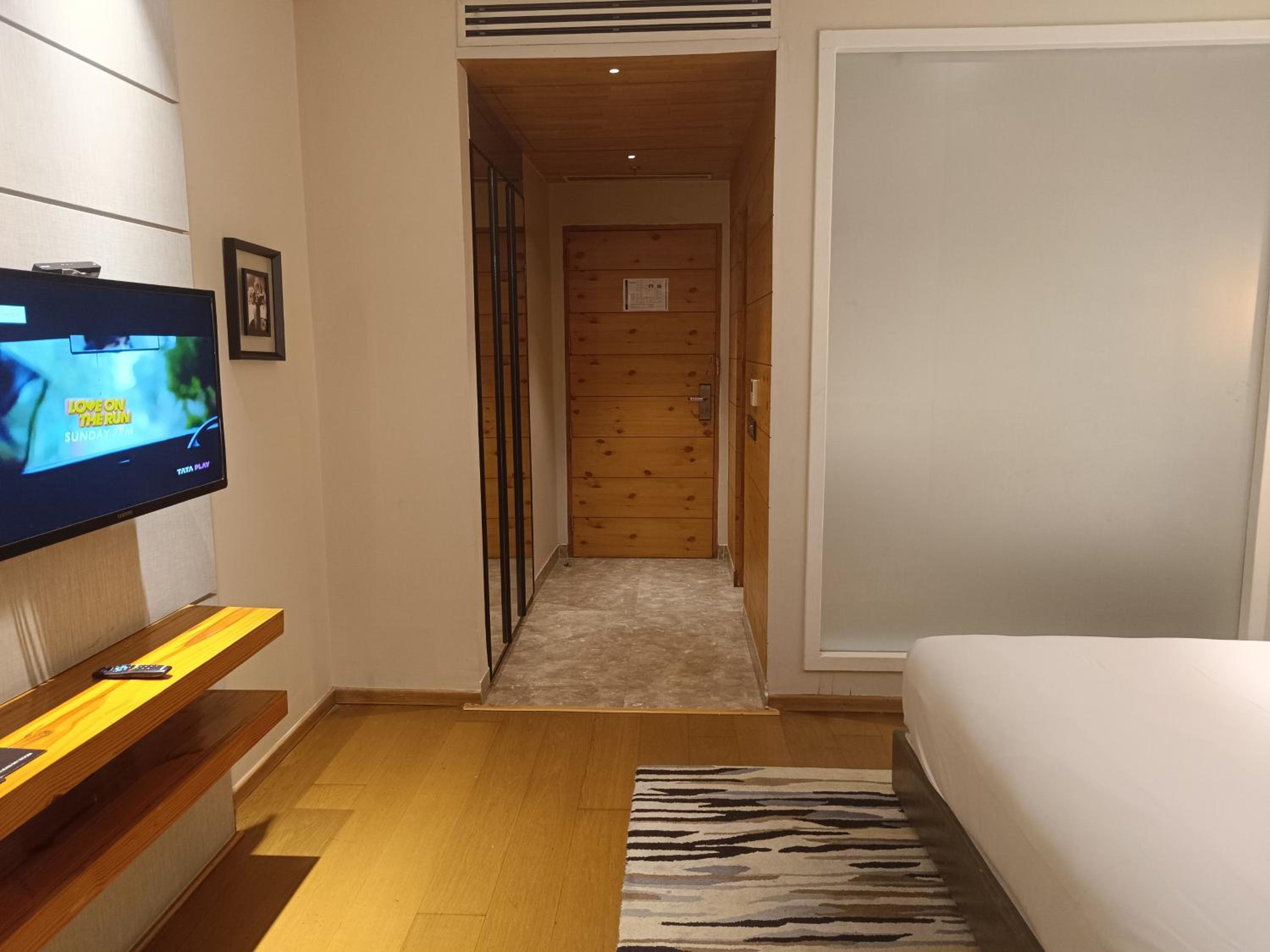 Standard Double Room - Photo 8