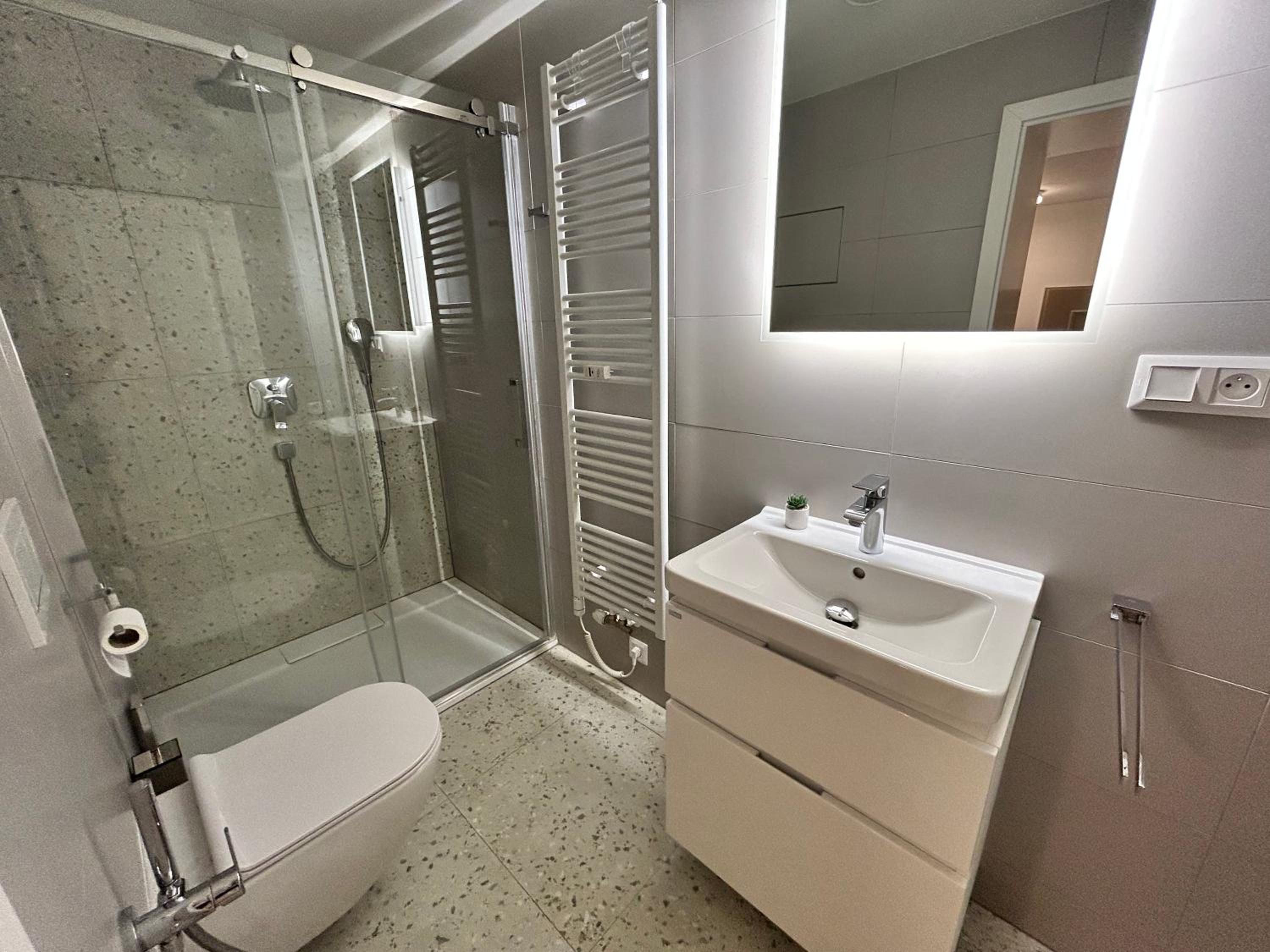Apartment with Terrace - Photo 5
