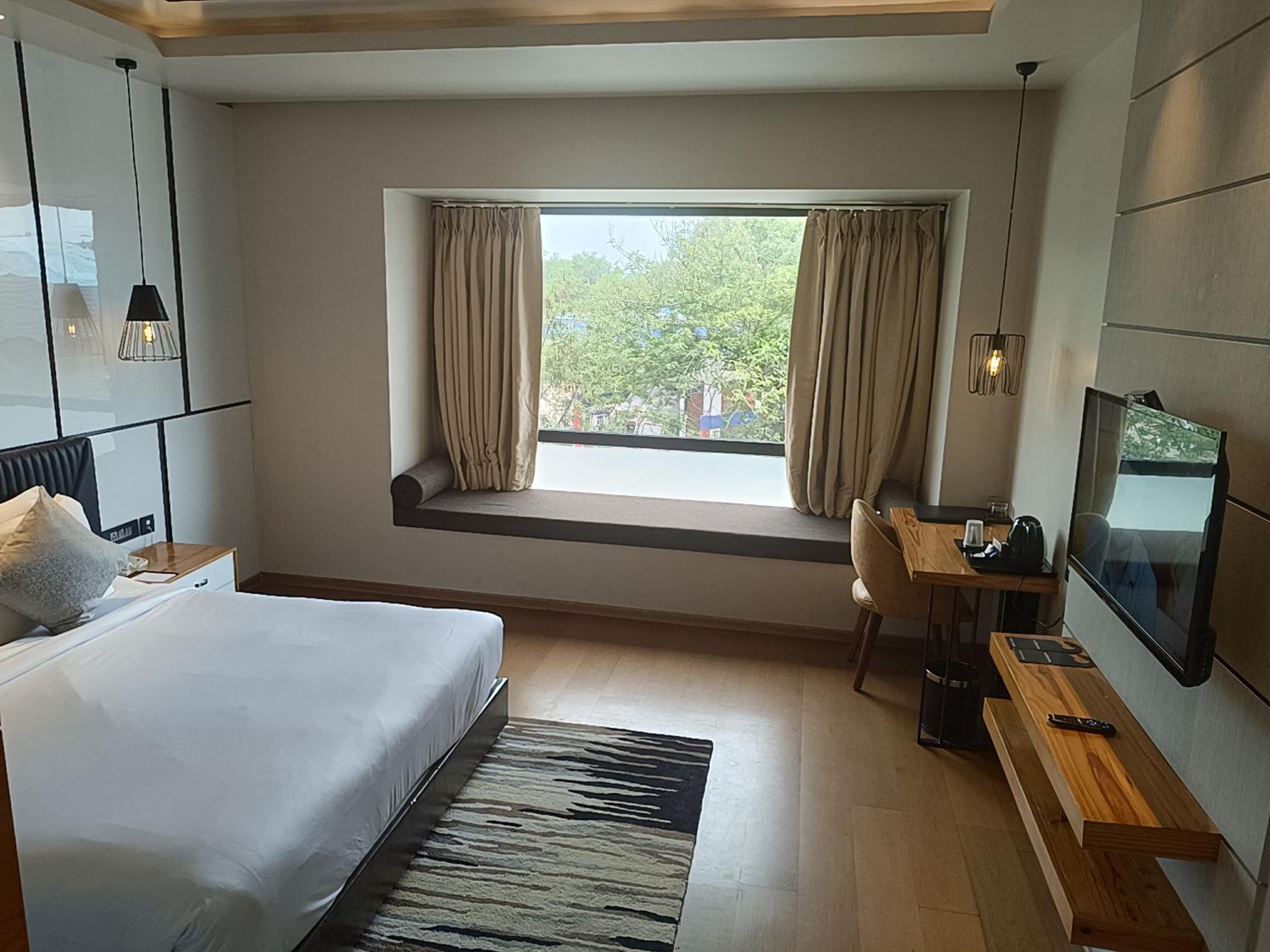 Deluxe Double Room - Photo 8
