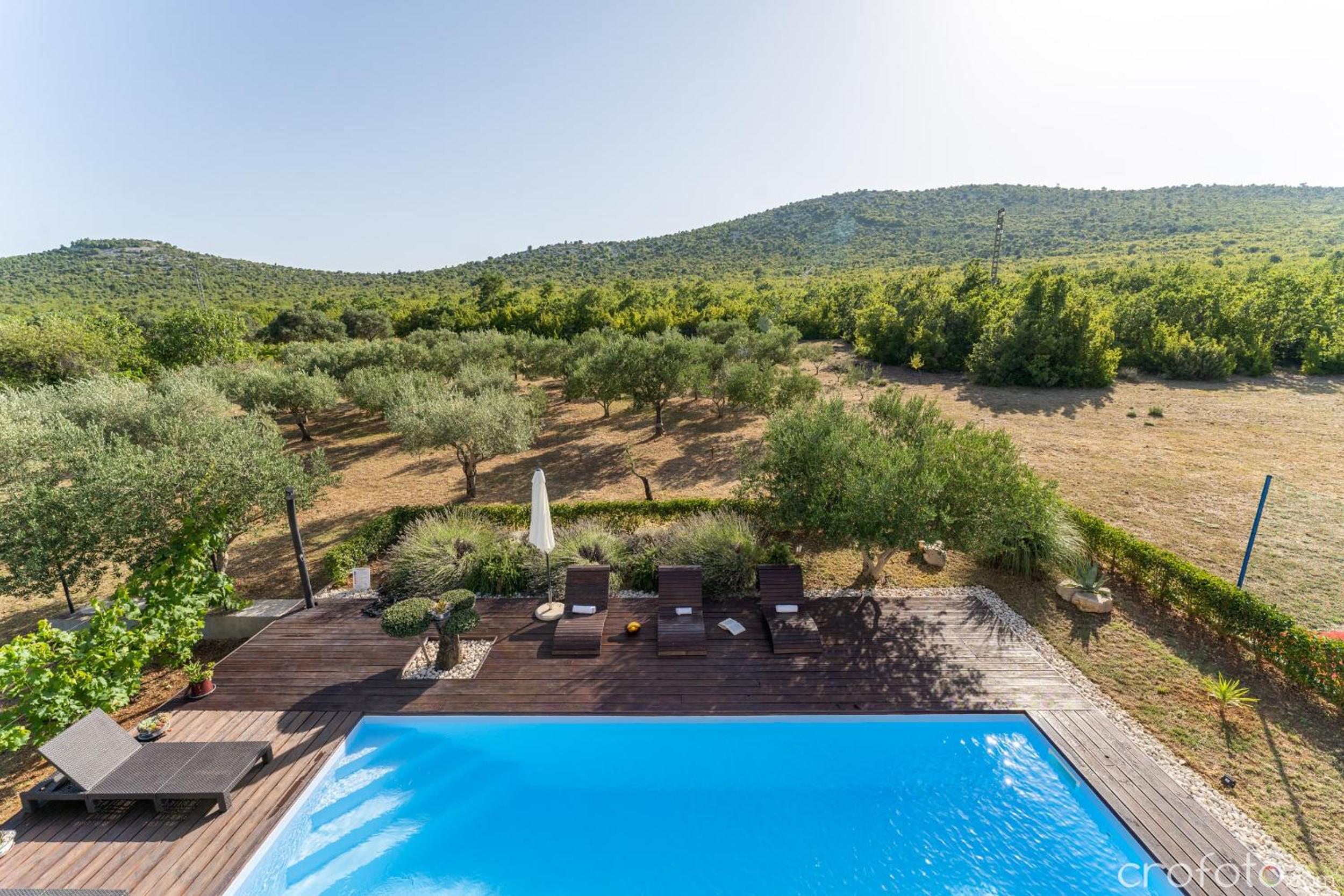 Villa photo 2