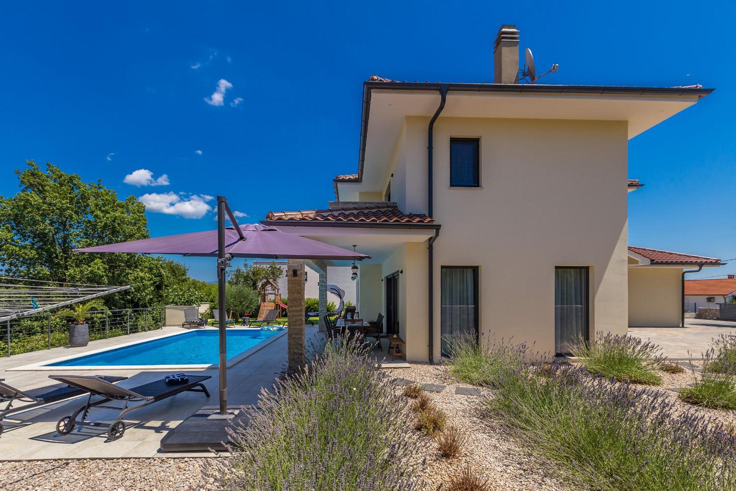 Villa photo 3