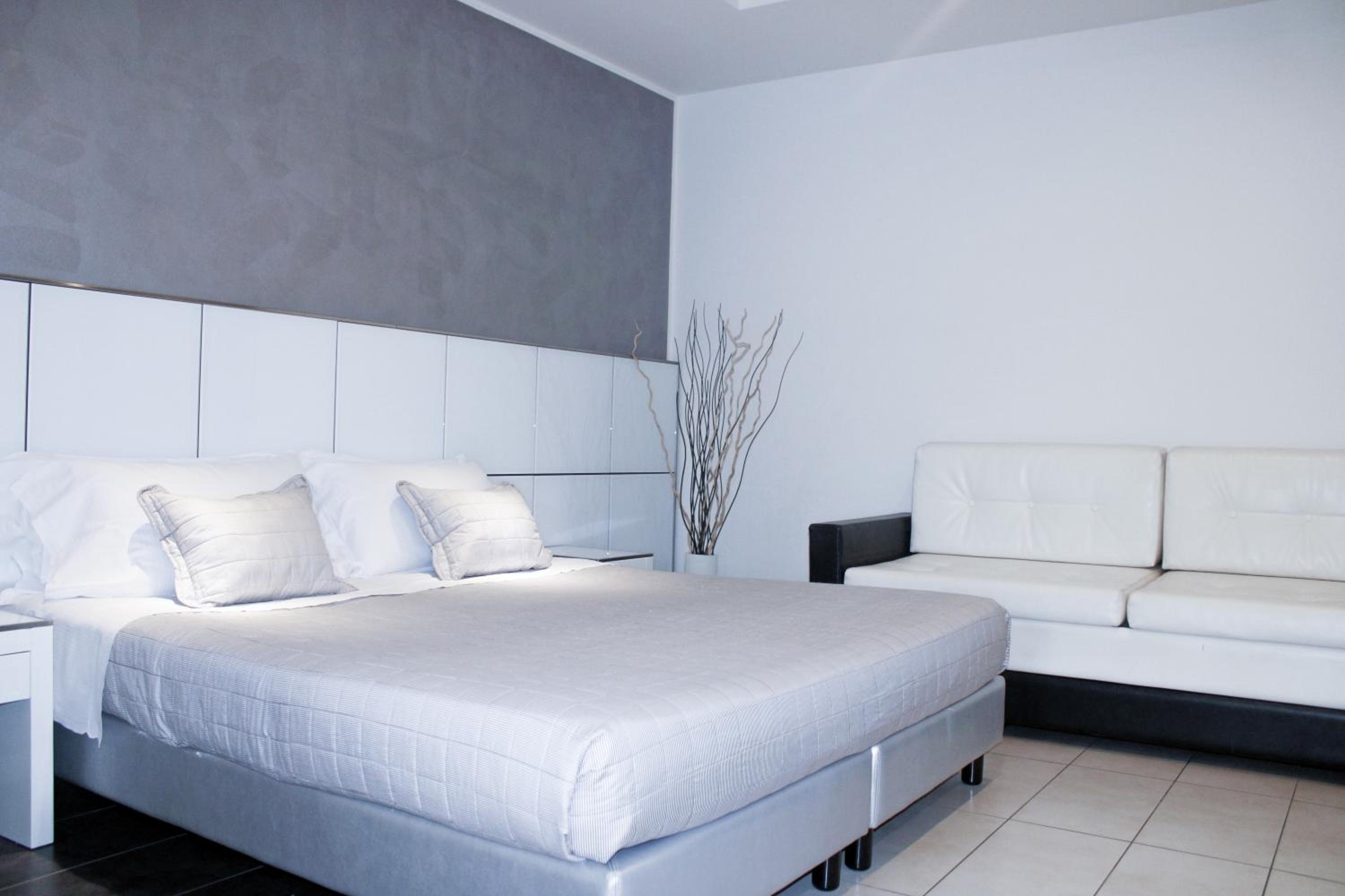 Junior Suite with Balcony (3 Adults) - Photo 1