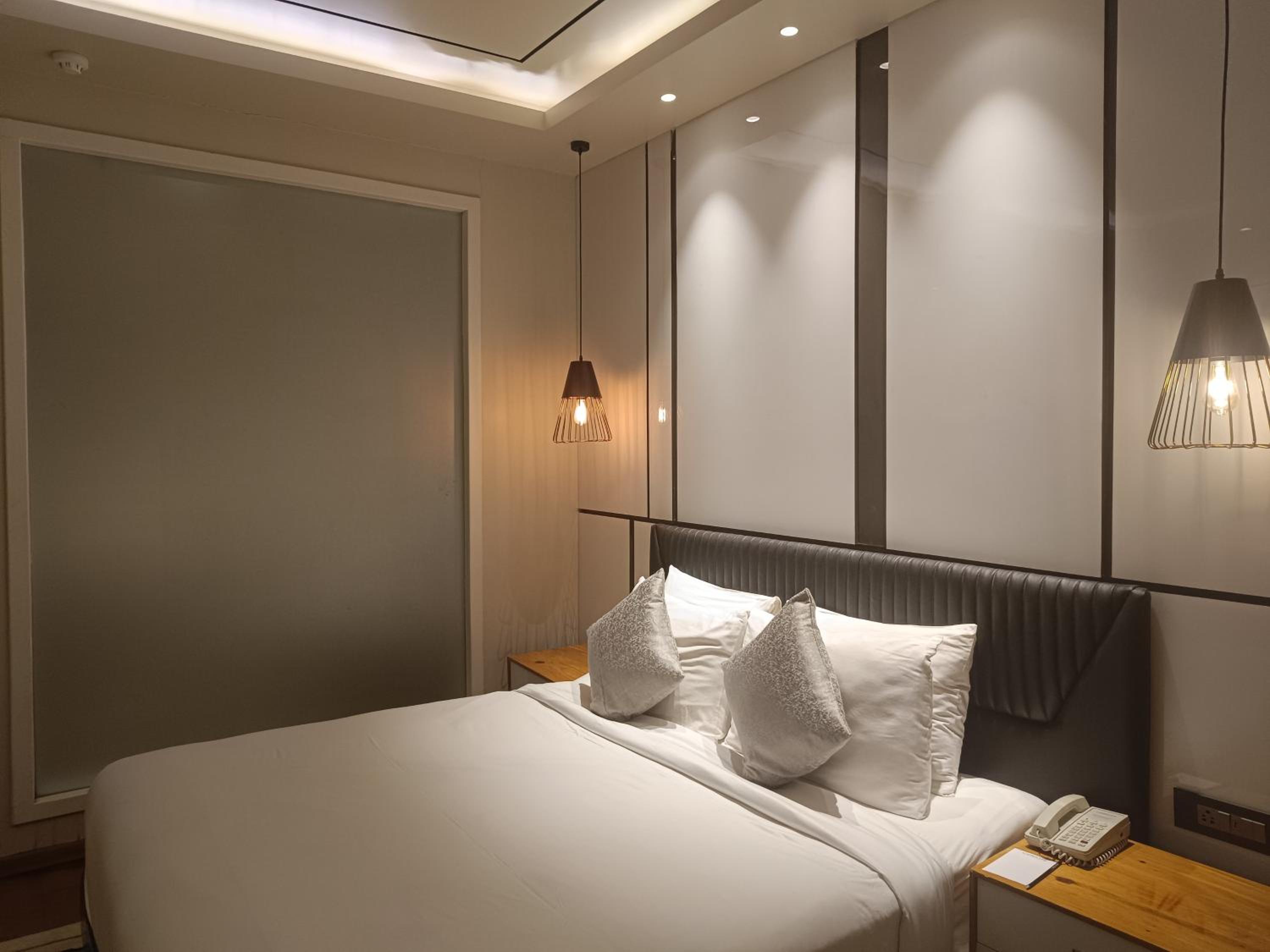 Standard Double Room - Photo 23