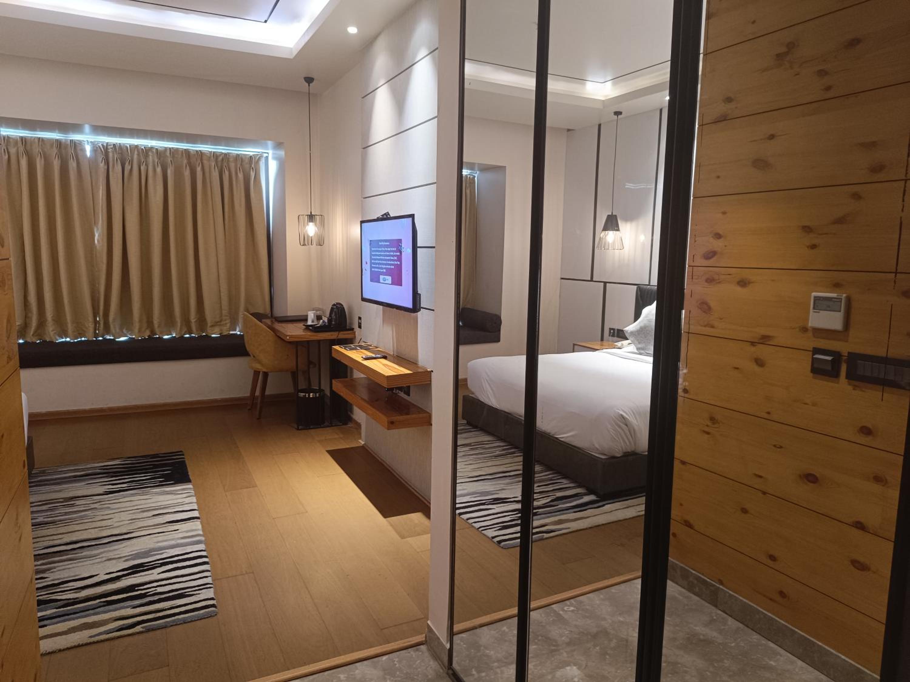 Deluxe Double Room - Photo 27