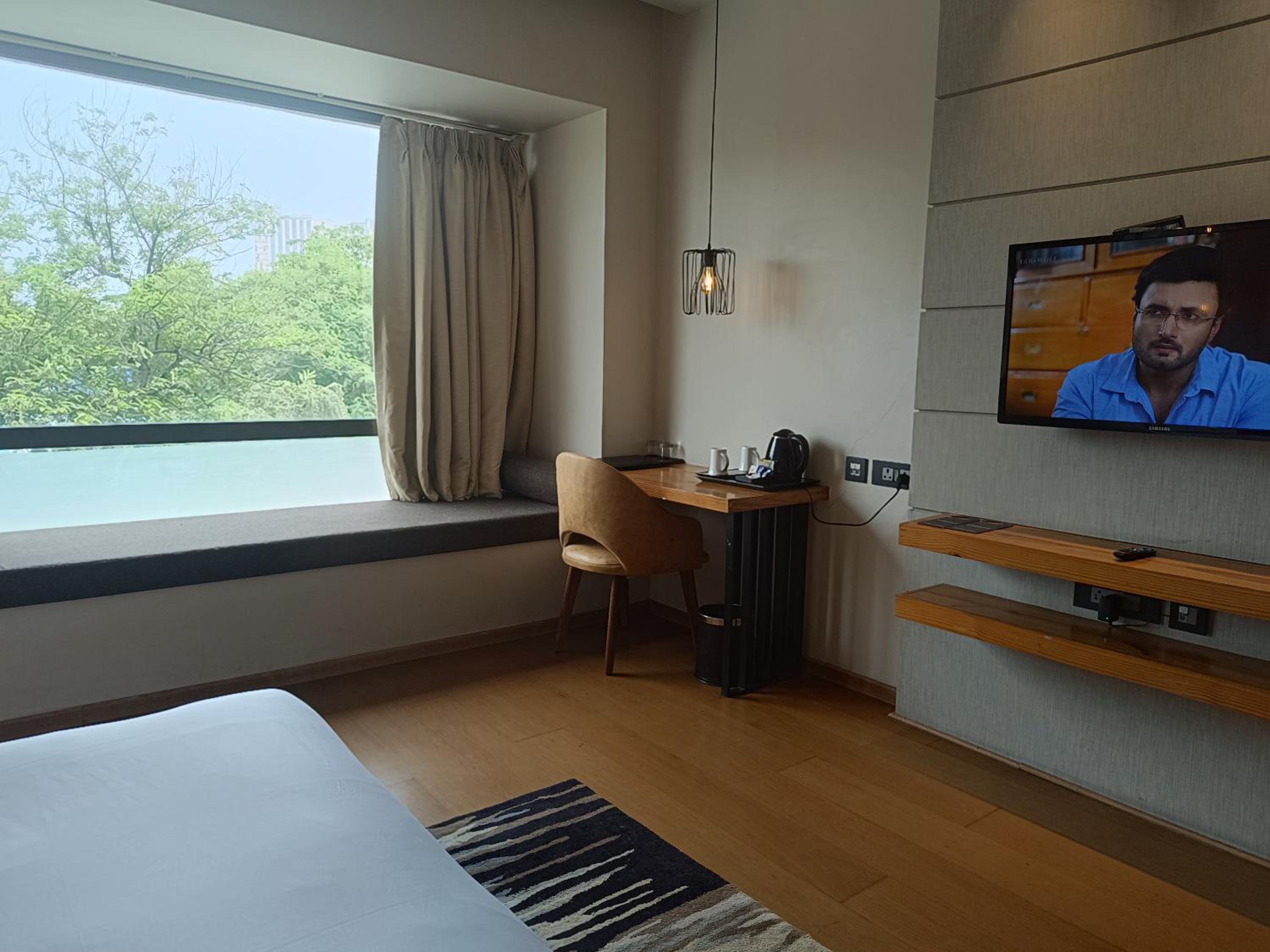 Deluxe Double Room - Photo 26