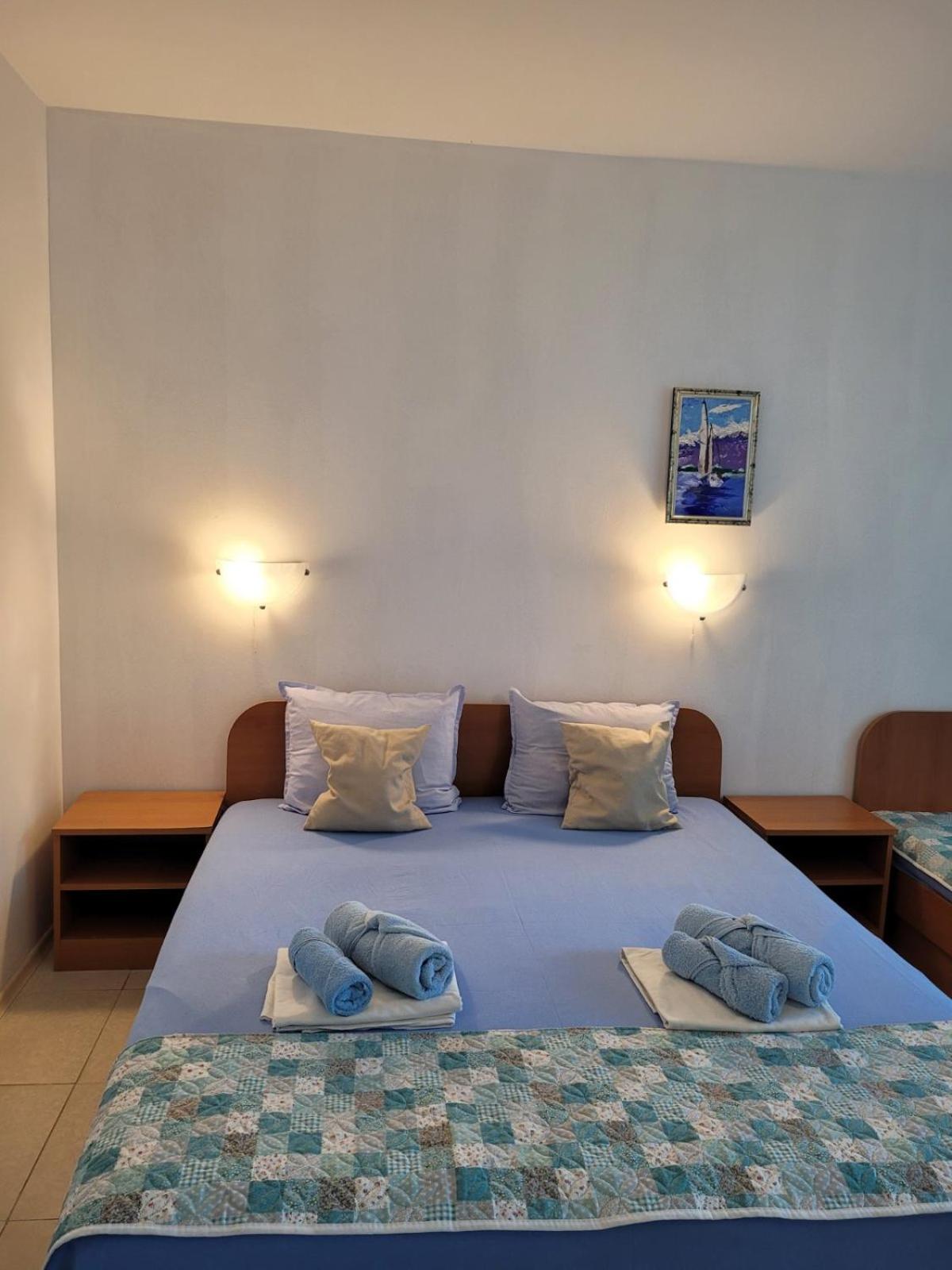 Double or Twin Room with Balcony - Photo 3