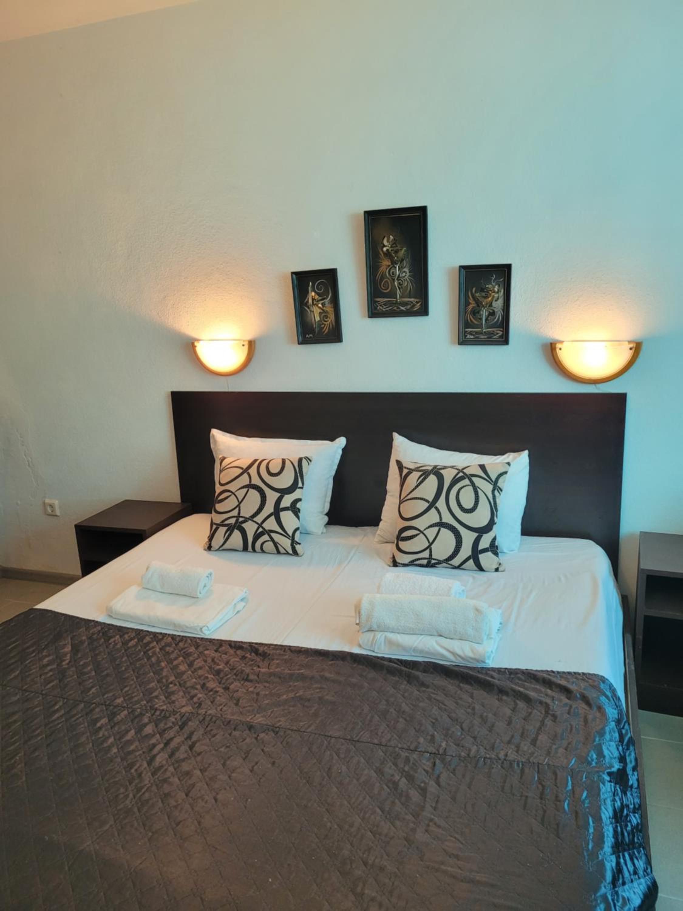Double or Twin Room with Balcony - Photo 4