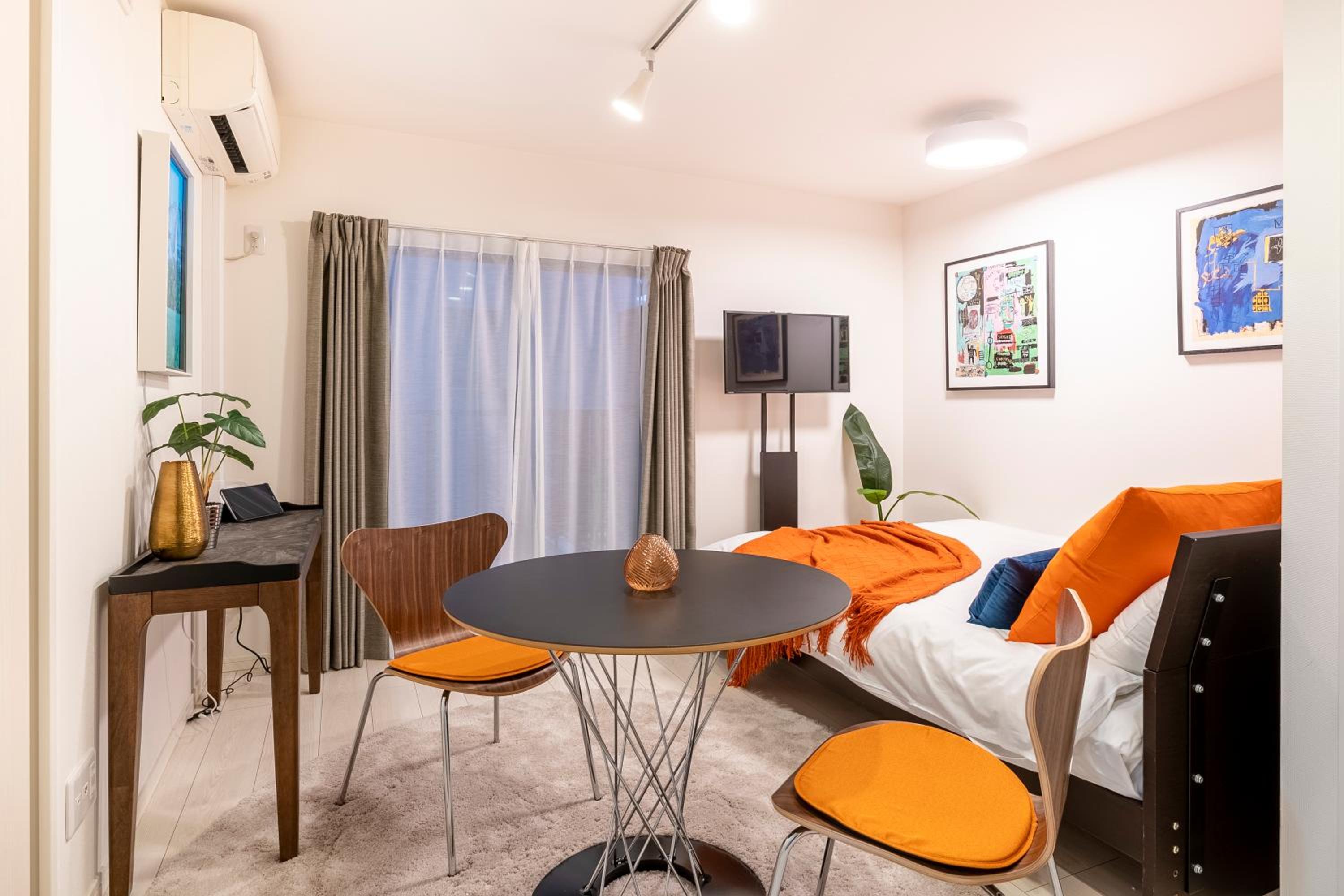 One-Bedroom Apartment photo 1