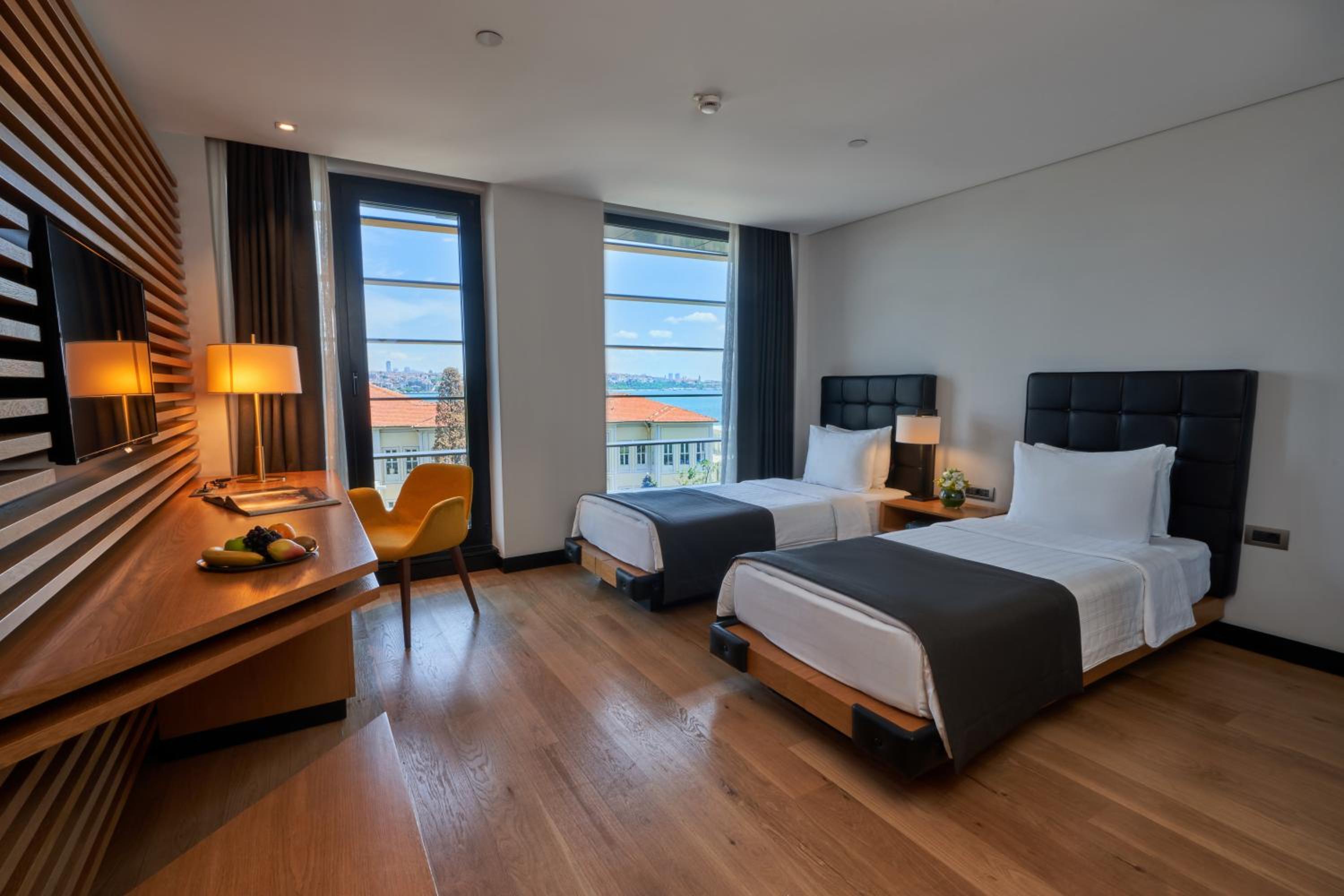 Deluxe Twin Room with Sea View photo 1