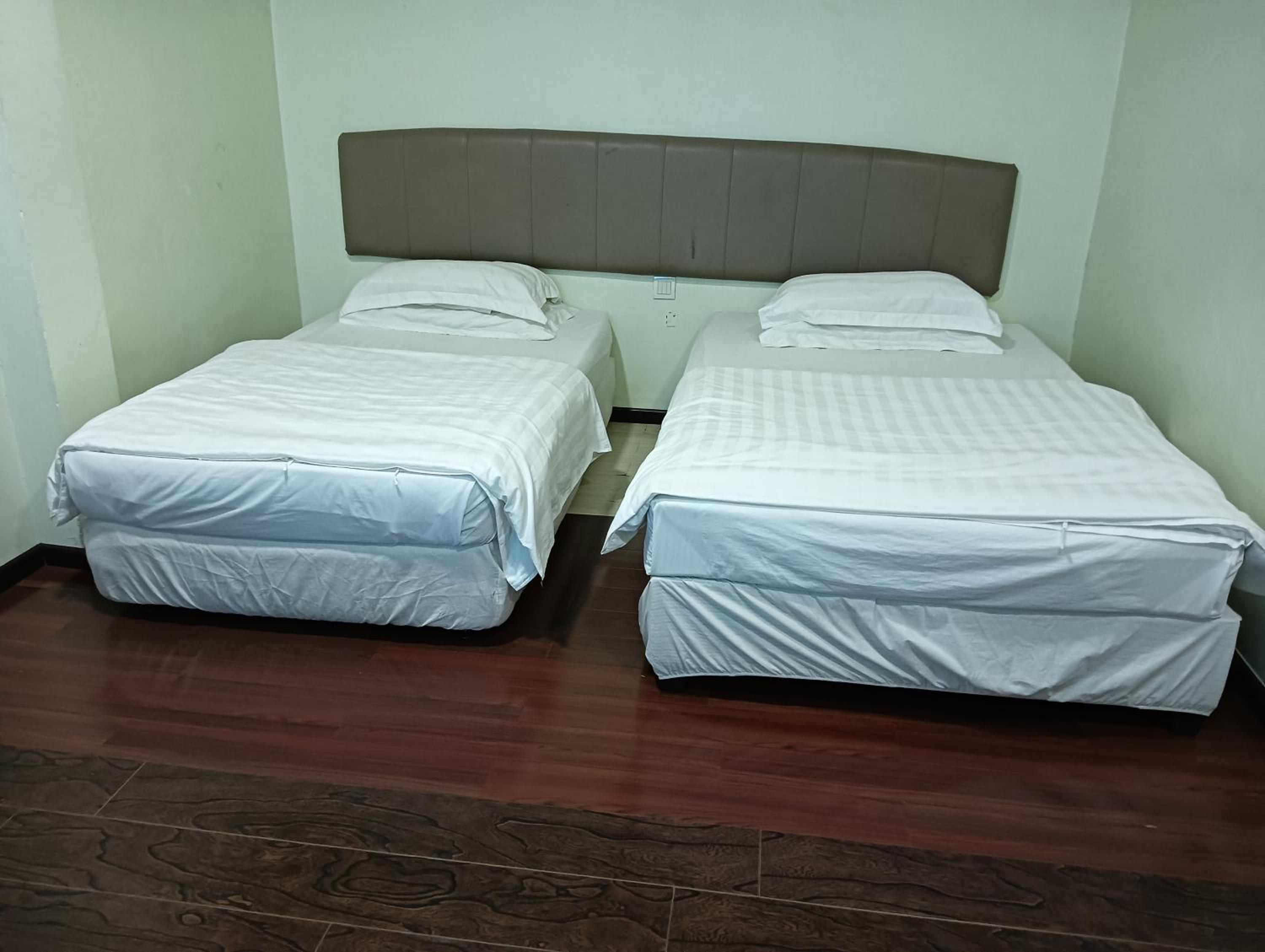 Deluxe Twin Room - Photo 2