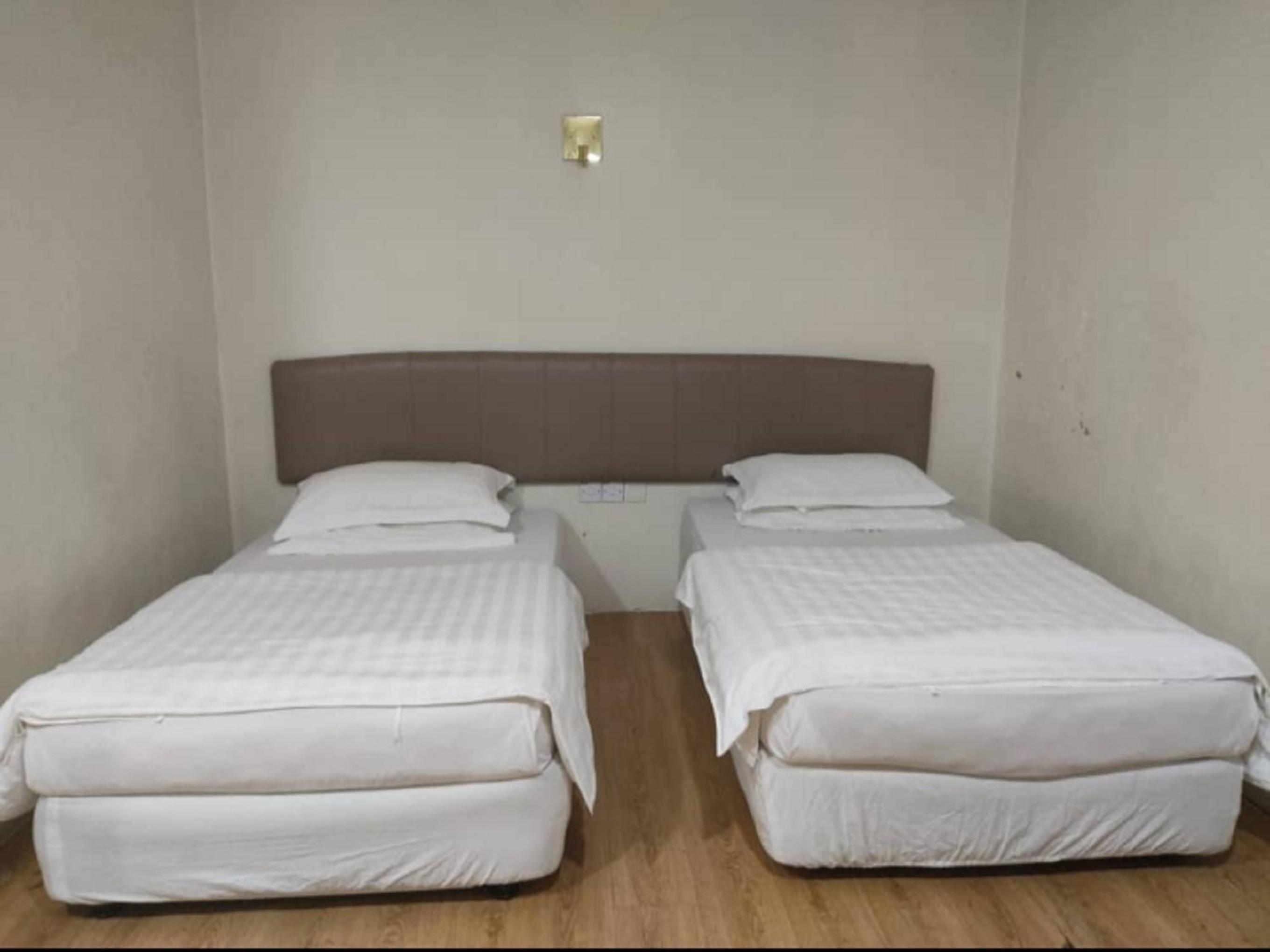 Standard Twin Room - Photo 5