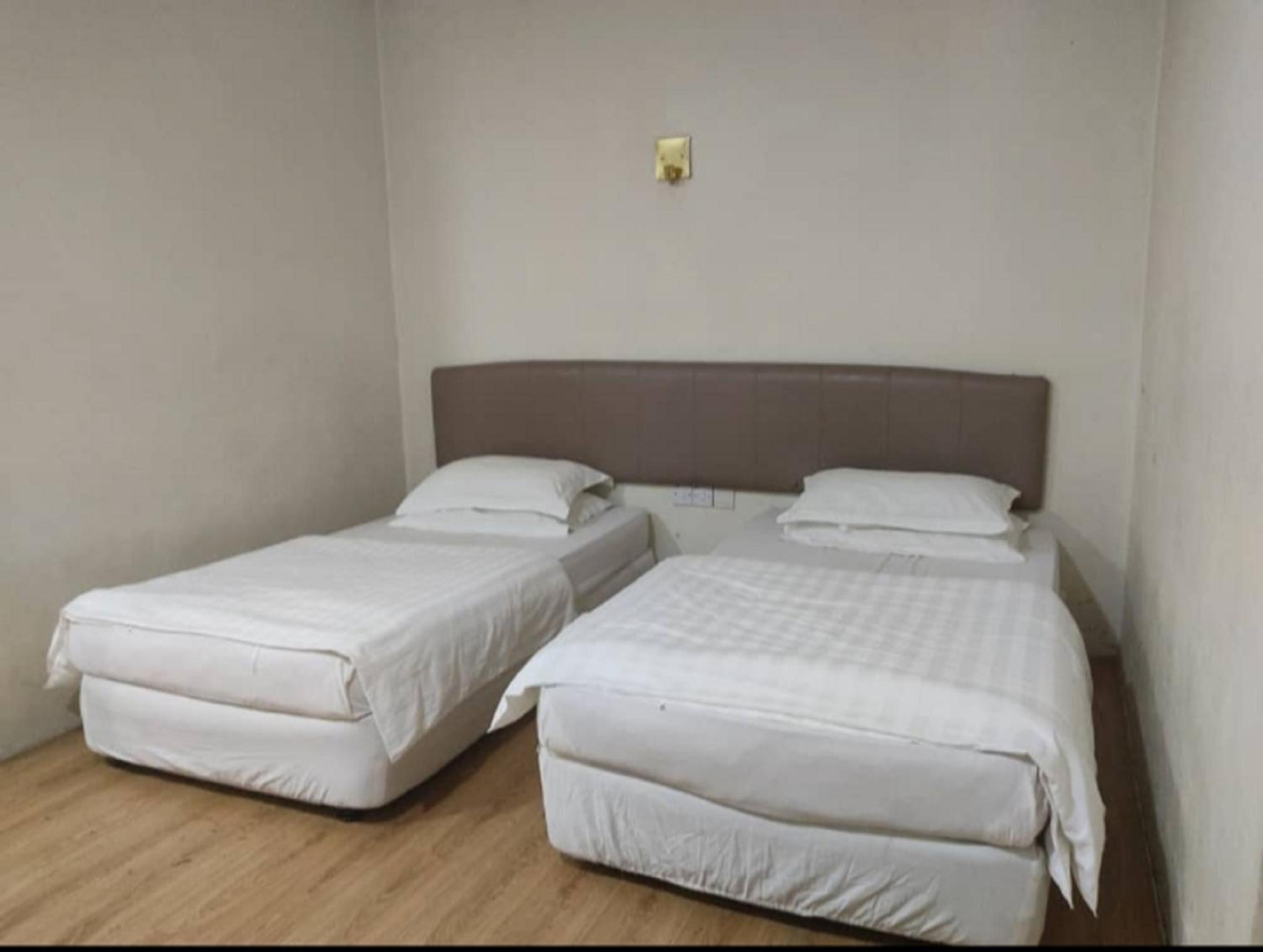 Standard Twin Room - Photo 2