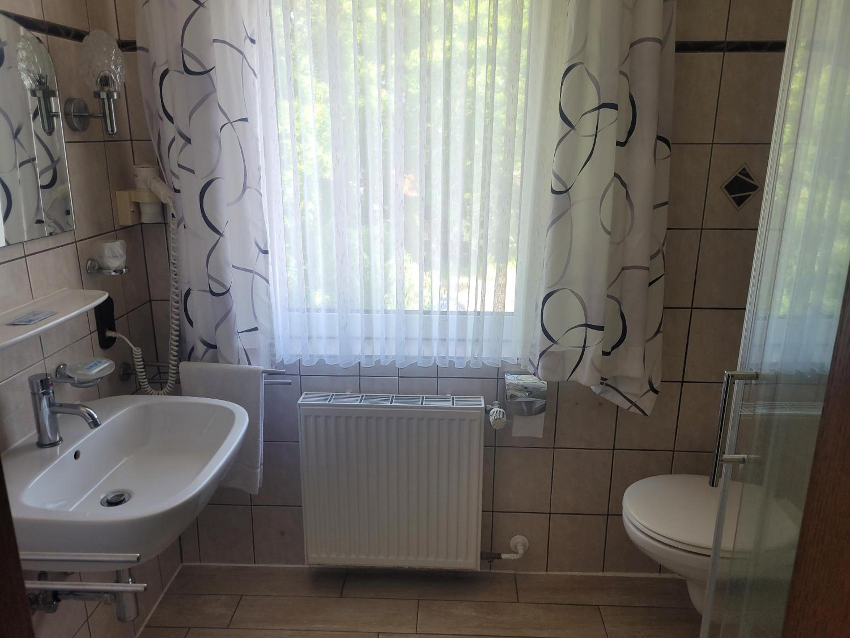 Single Room with Private Bathroom photo 2