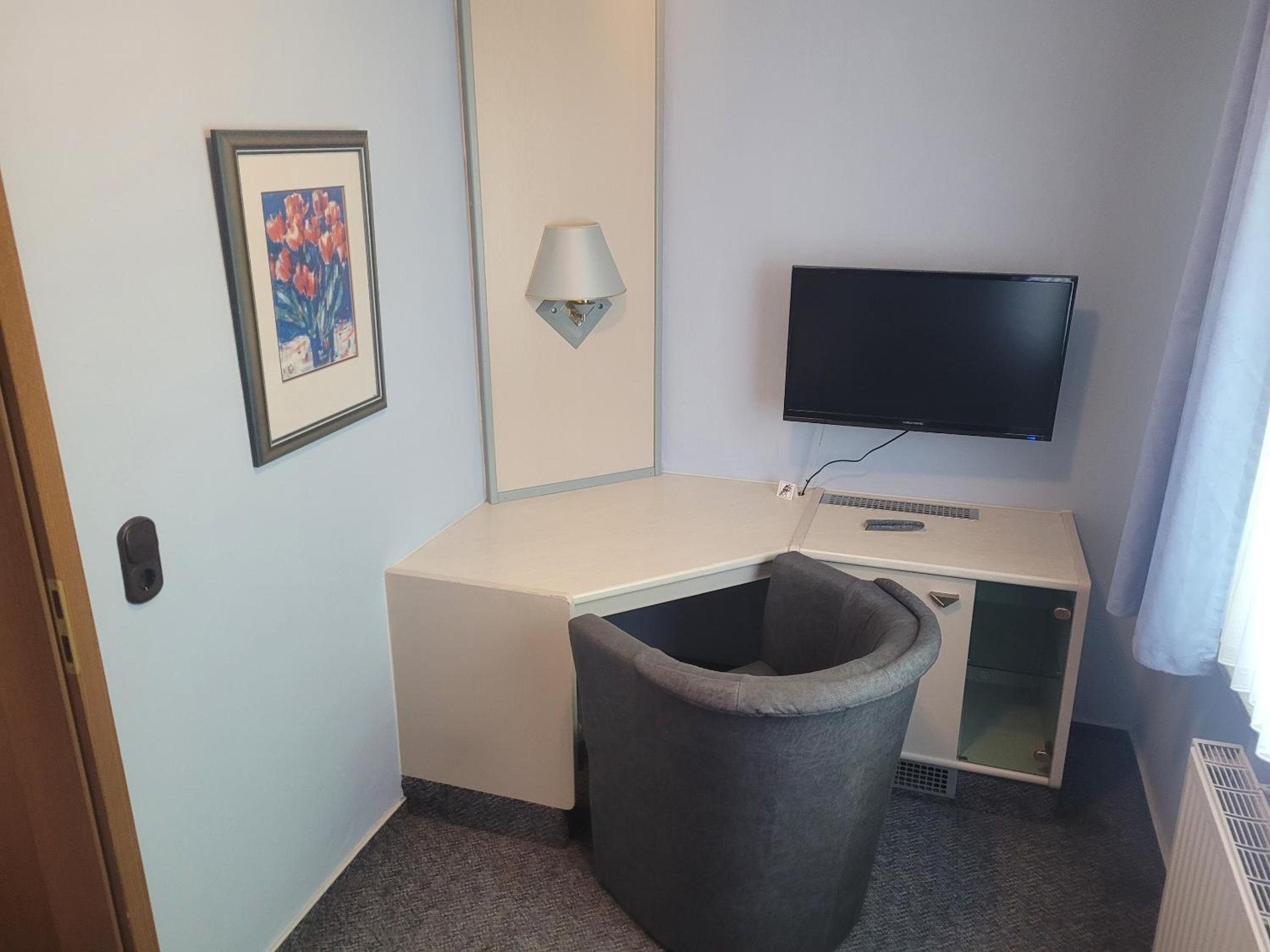 Triple Room with Private Bathroom photo 3