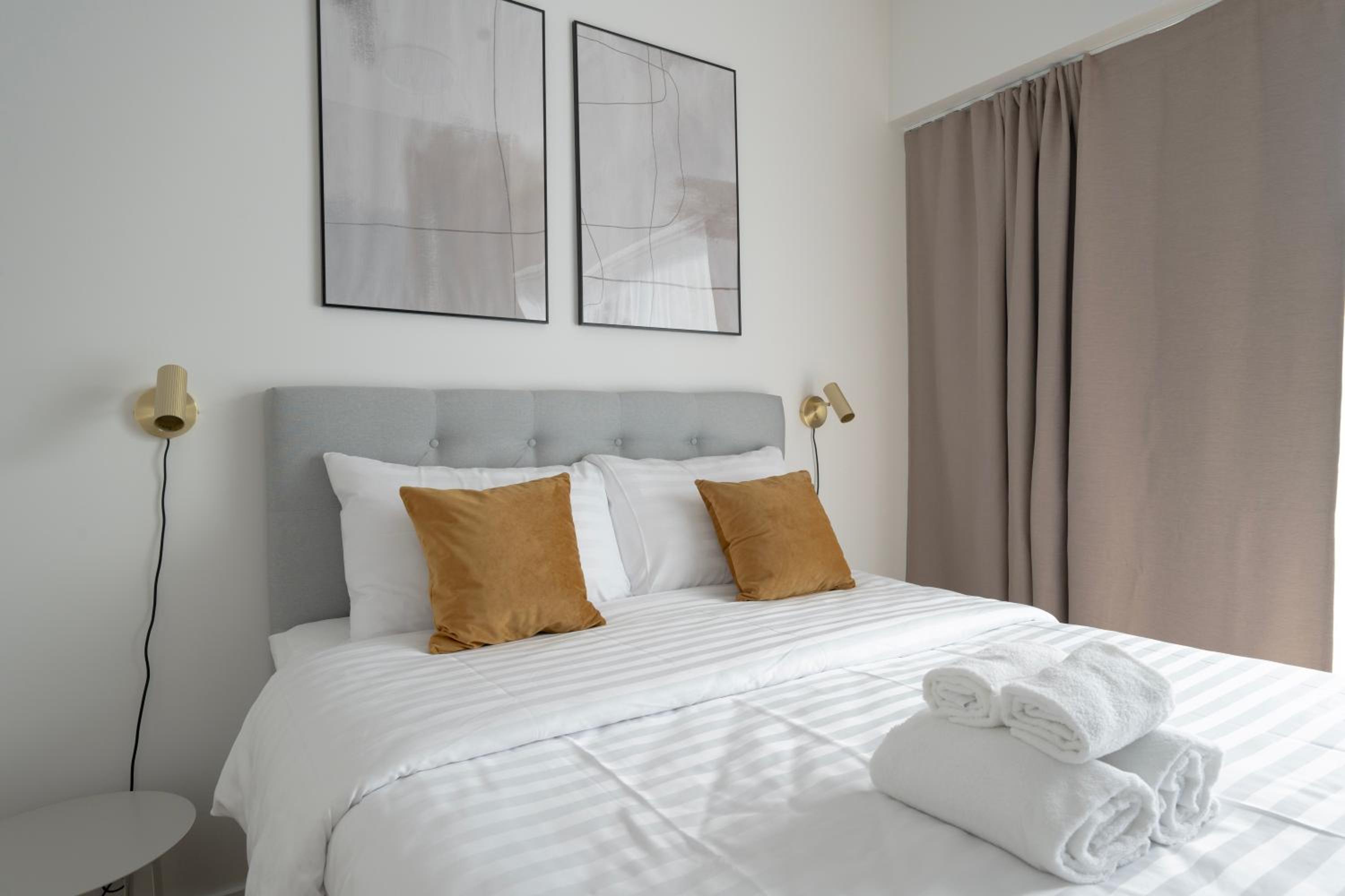 Spacious Apartment - 1 Bedroom - Open Plan - Kitchen