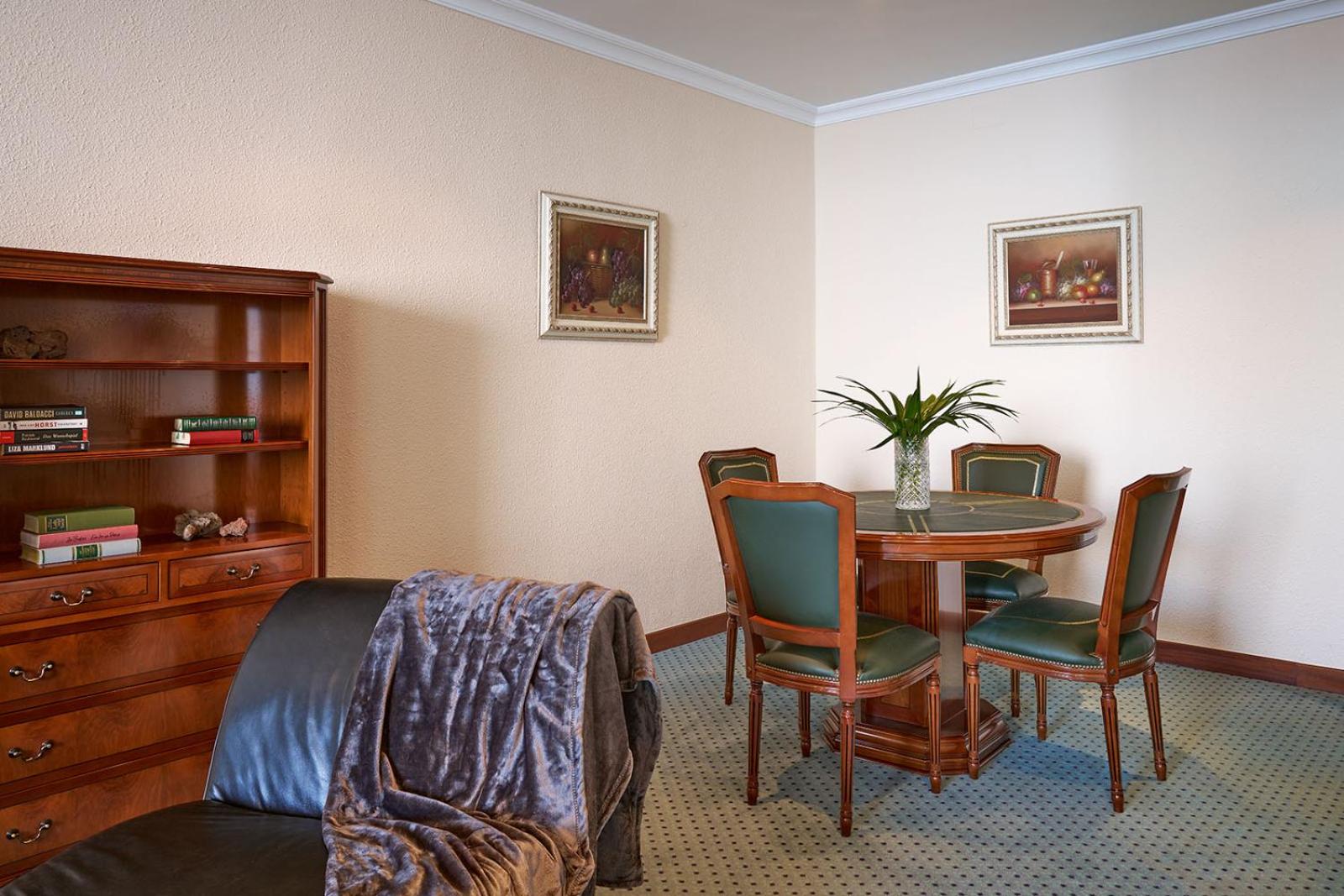 Presidential Suite thumbnail 5