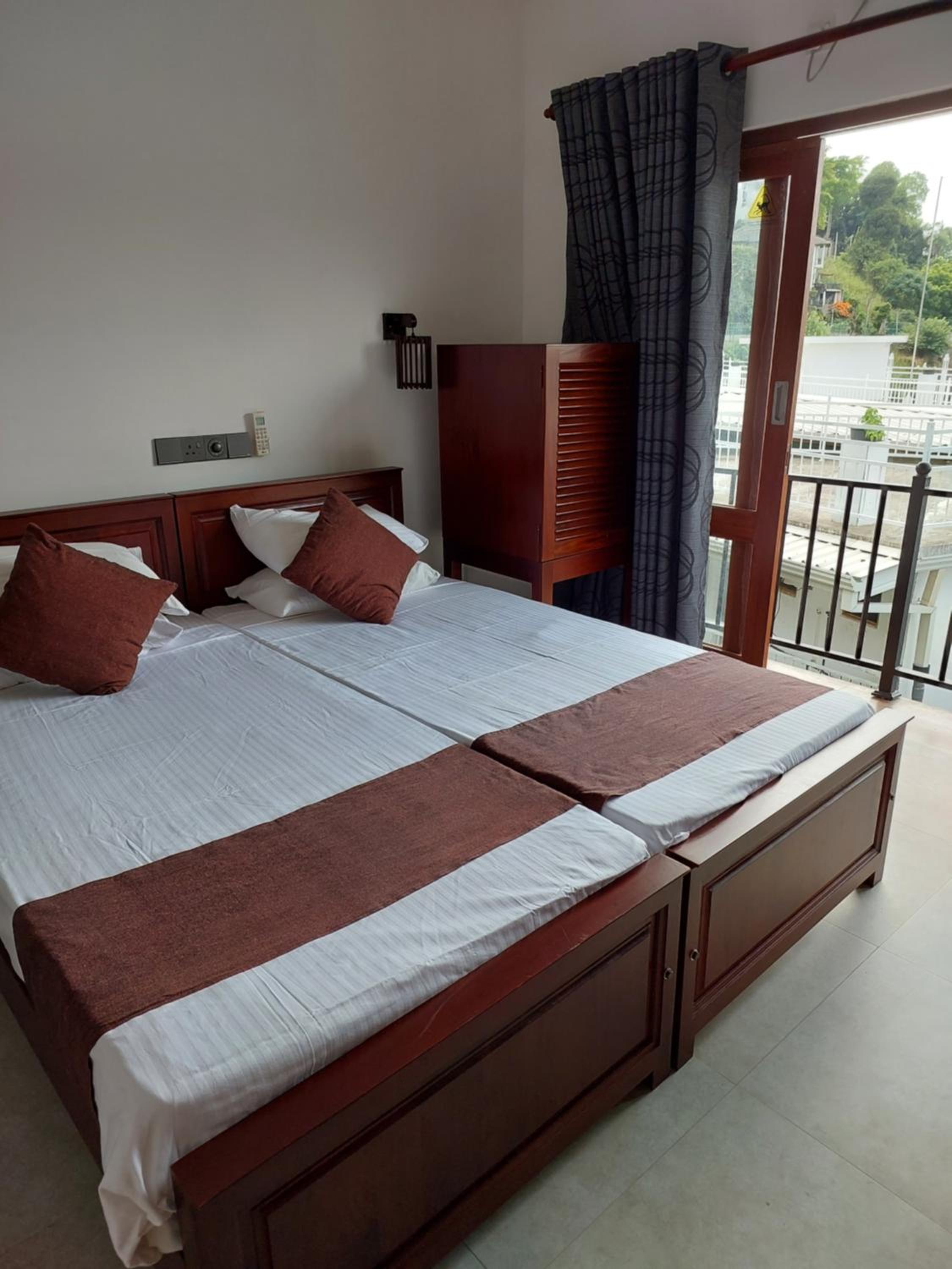 Double or Twin Room with Lake View photo 1
