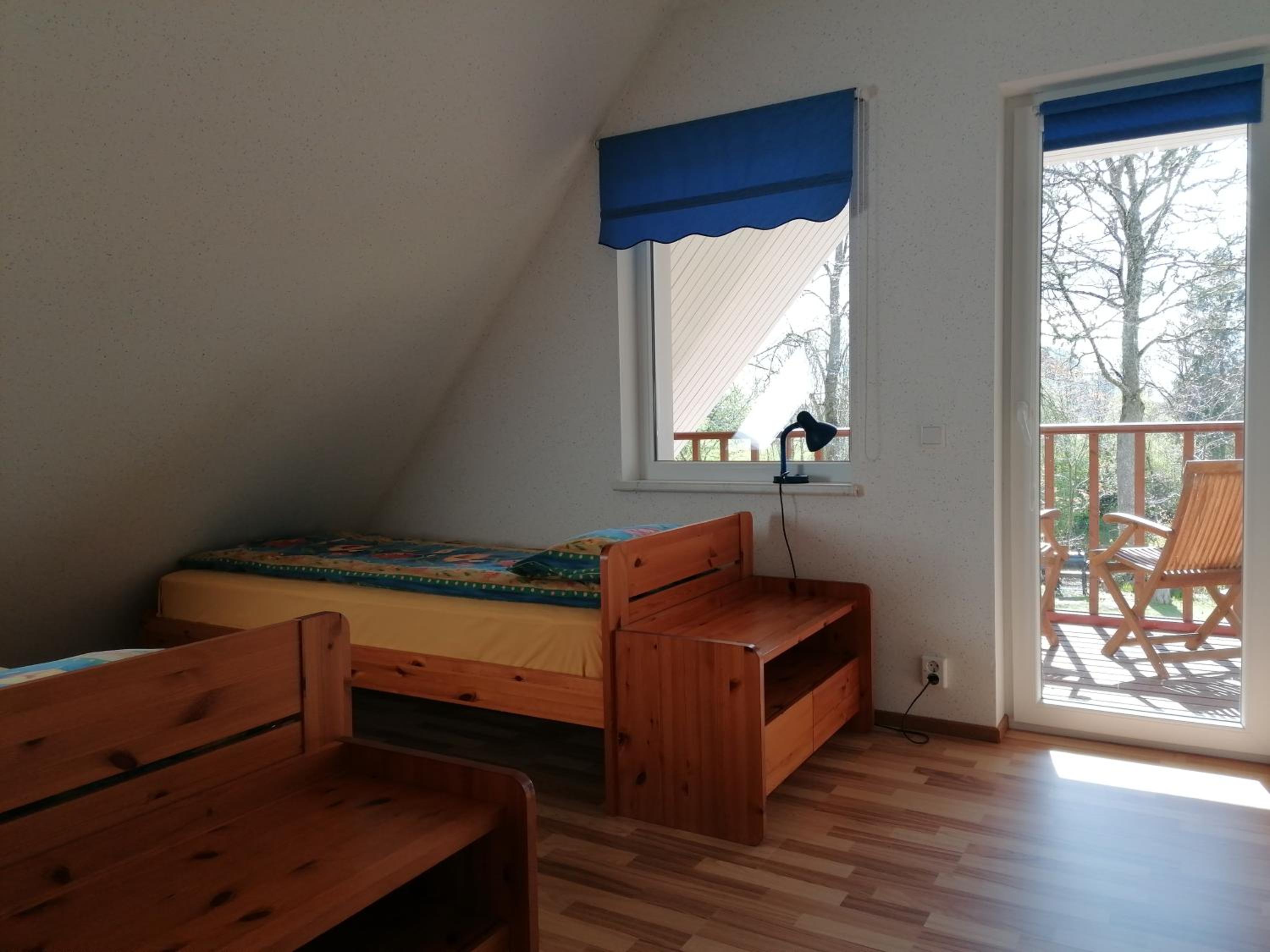 Twin Room with Balcony - Photo 8