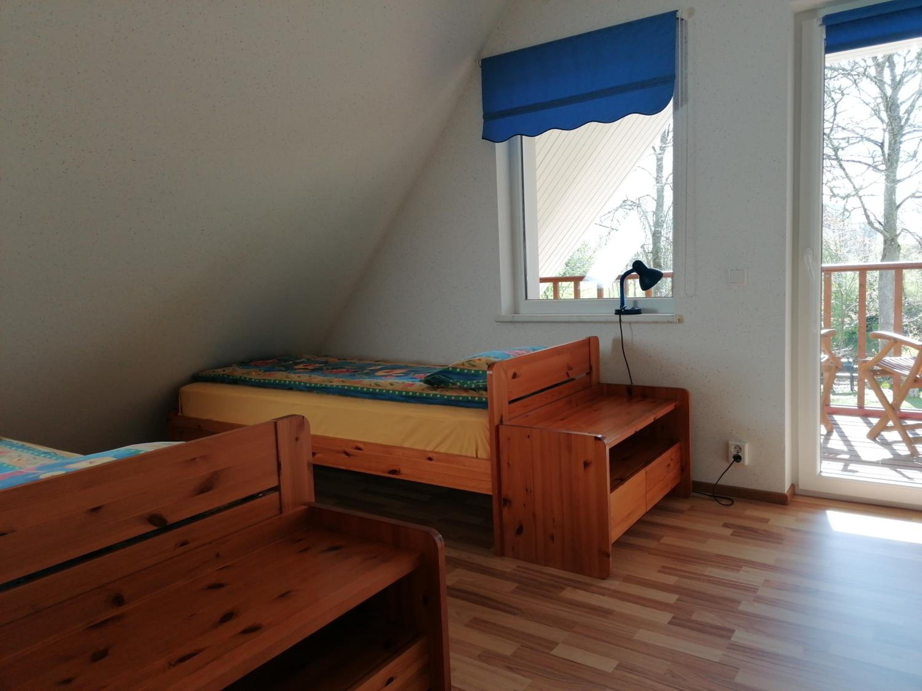Twin Room with Balcony - Photo 4