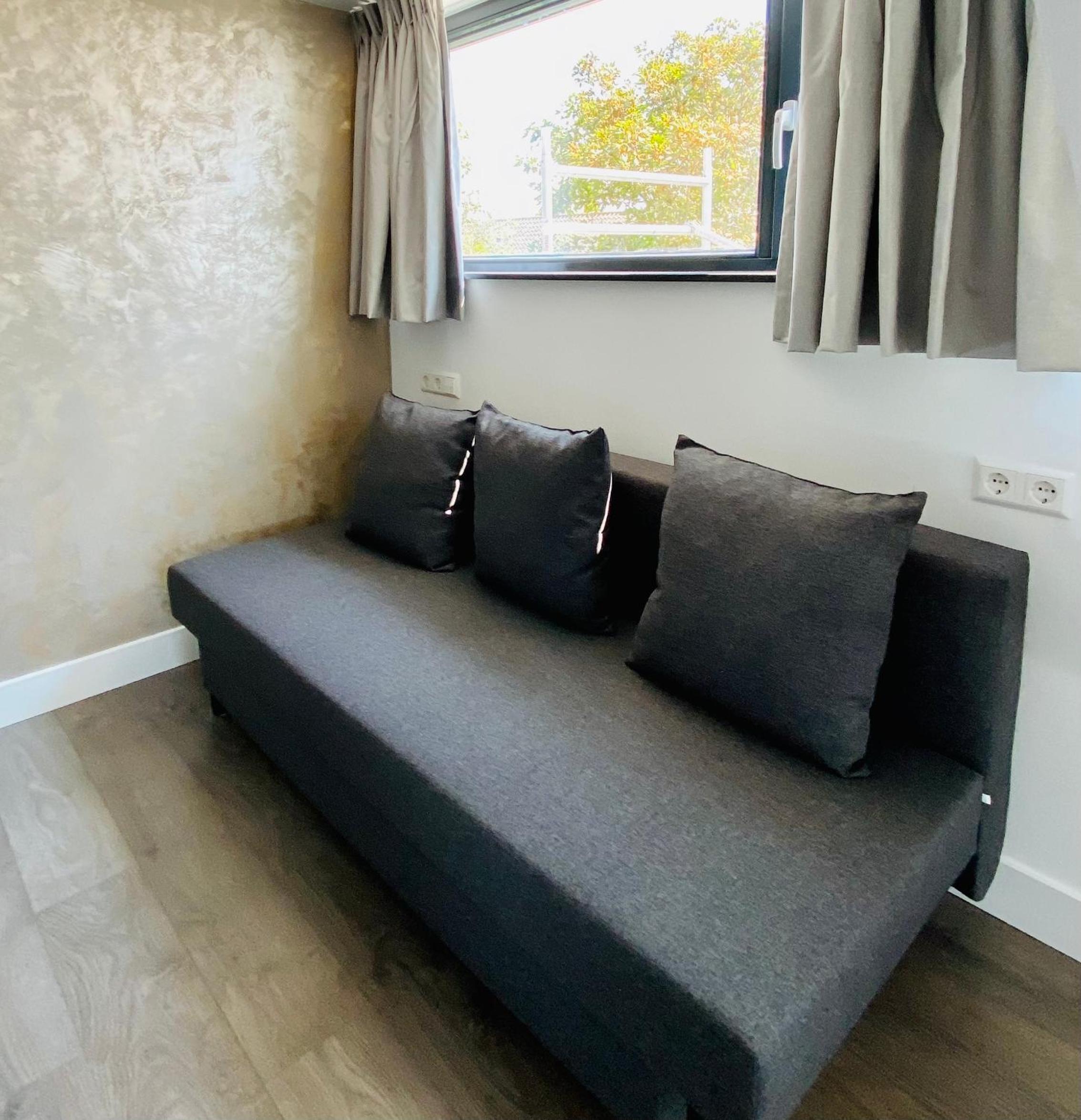 One-Bedroom House photo 3