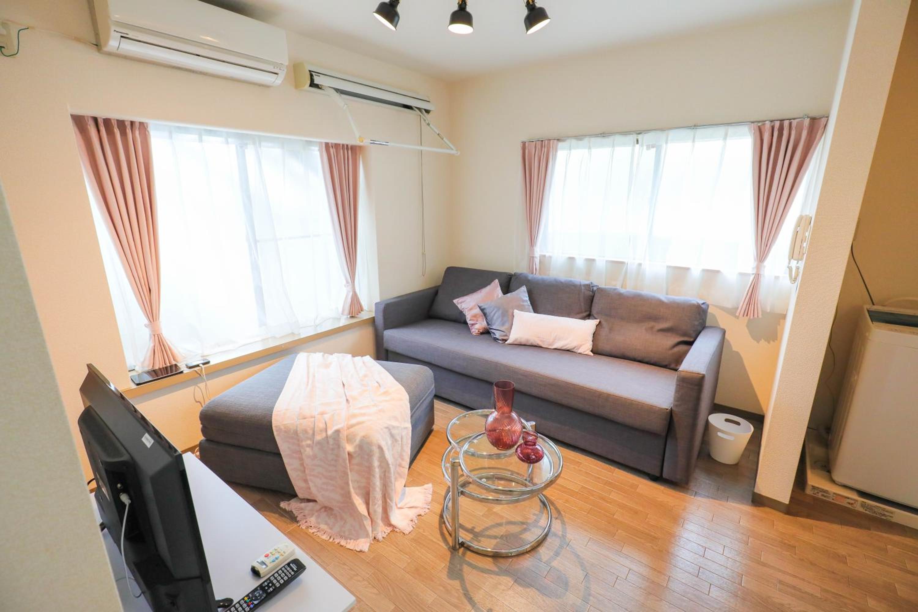 One-Bedroom Apartment photo 1