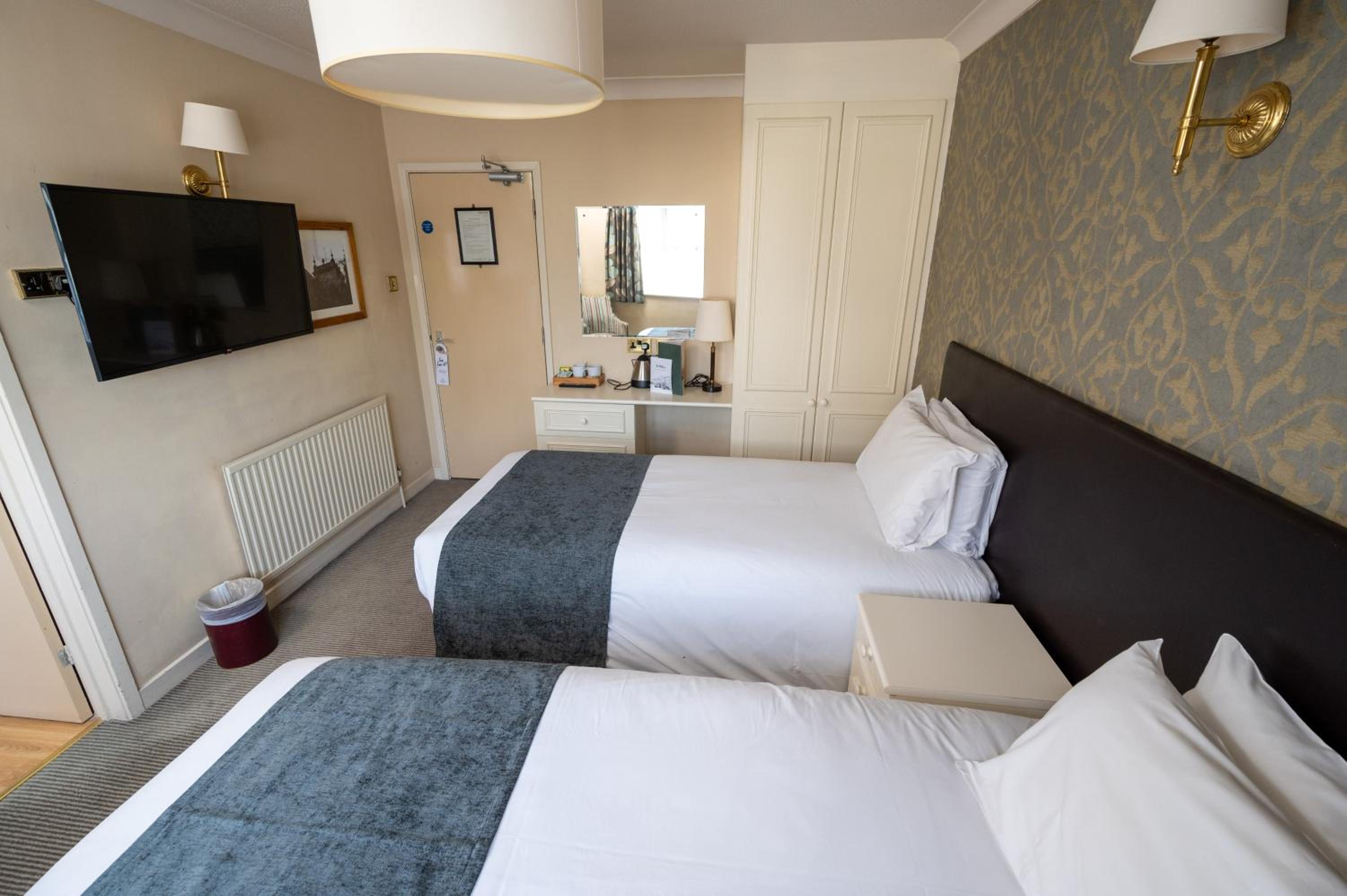 Twin Room - Photo 2
