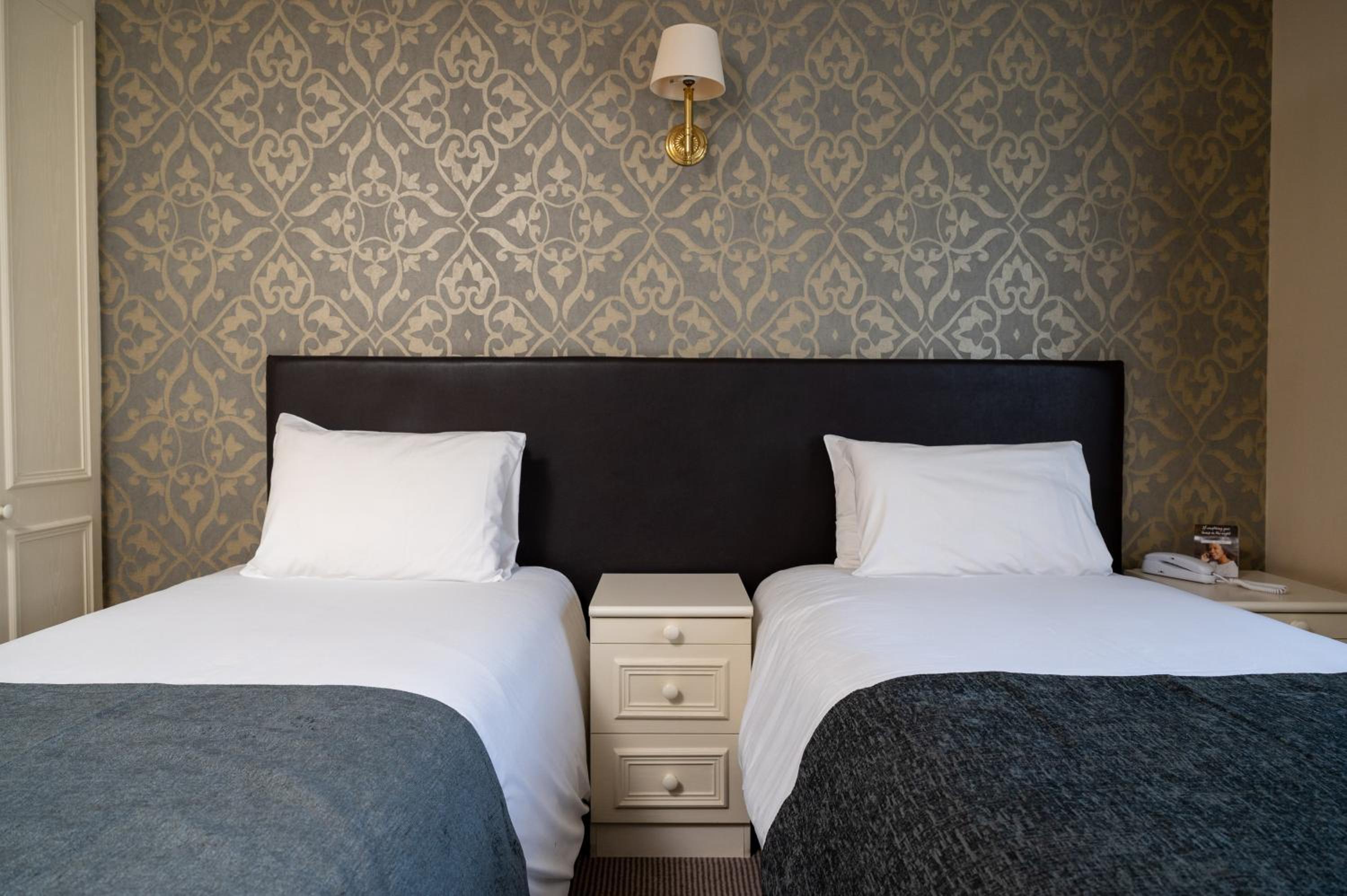 Twin Room - Photo 1