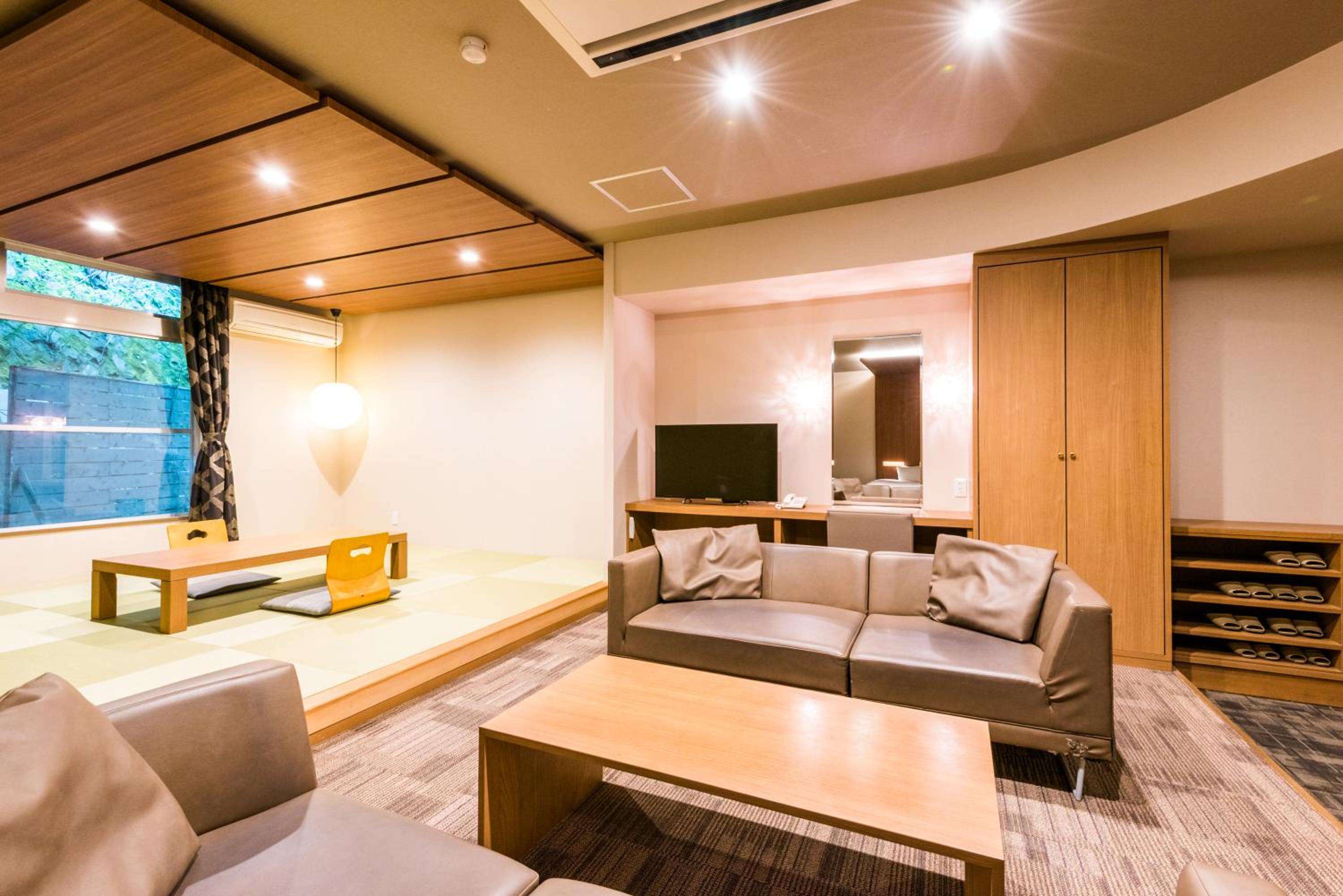 Superior Twin Room with Tatami Area - Non-Smoking photo 3