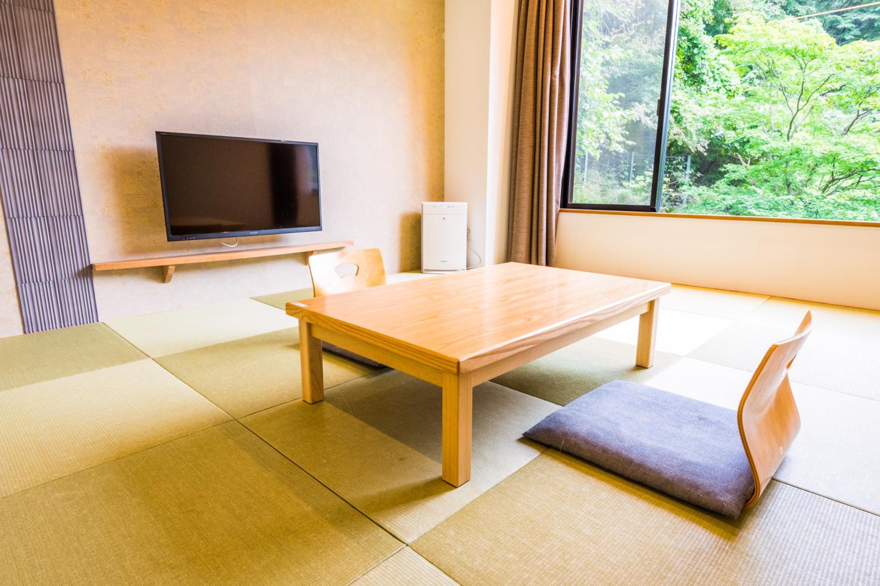 Superior Japanese-Style Room with Shared Bathroom - Non-Smoking - Photo 1
