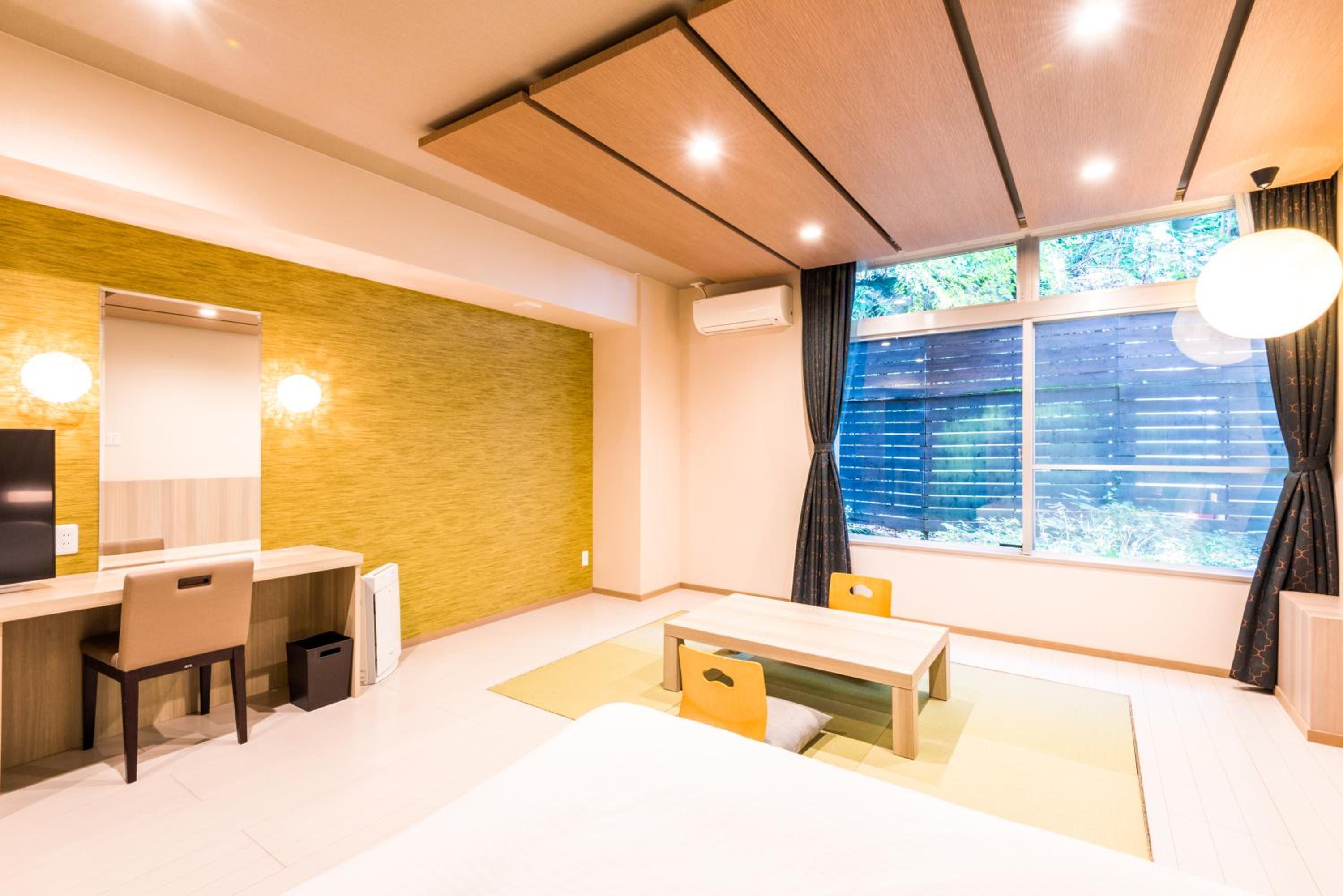 Superior Twin Room with Shared Bathroom - Non-Smoking photo 3