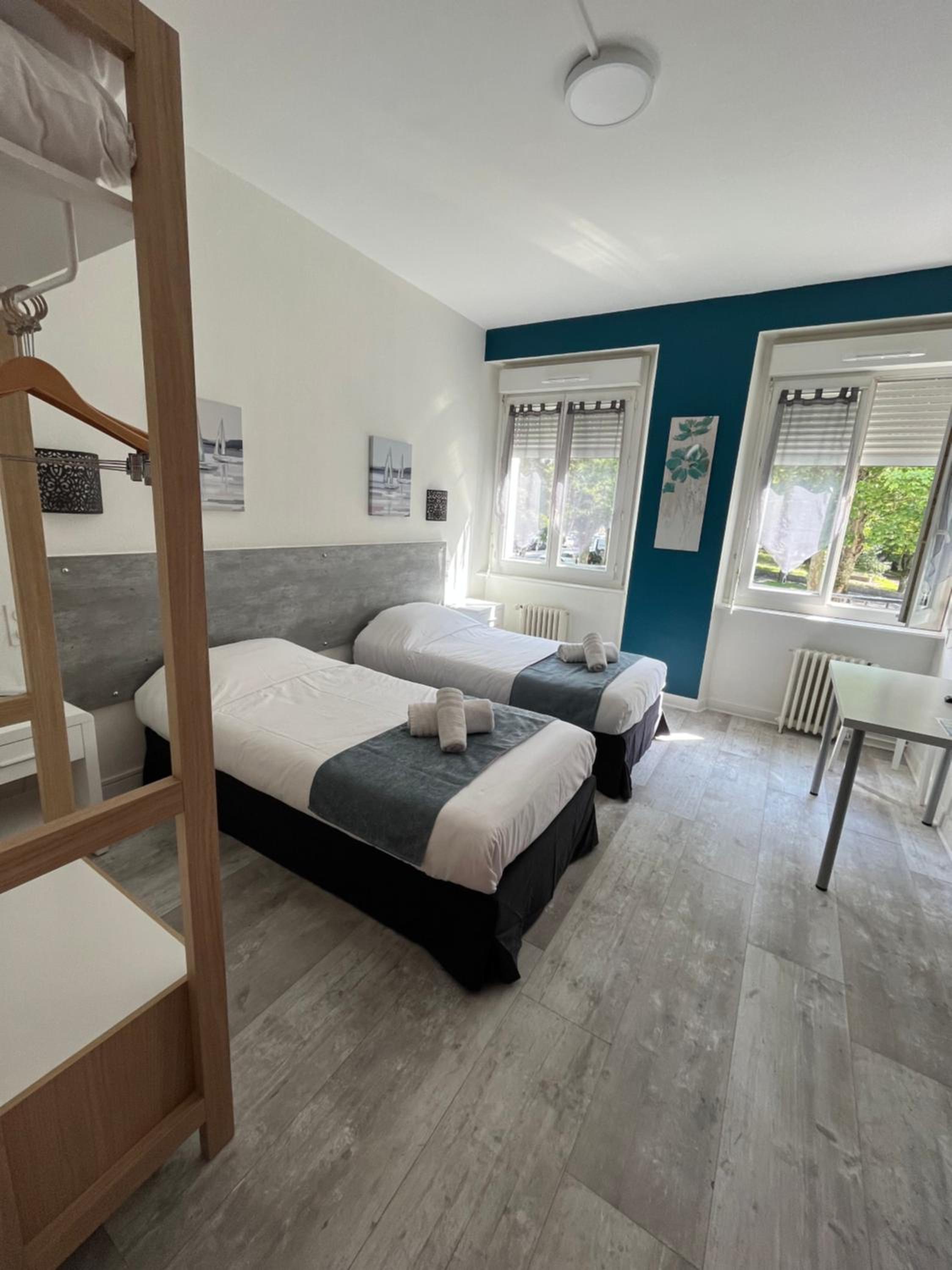 Large Twin Room - Photo 5
