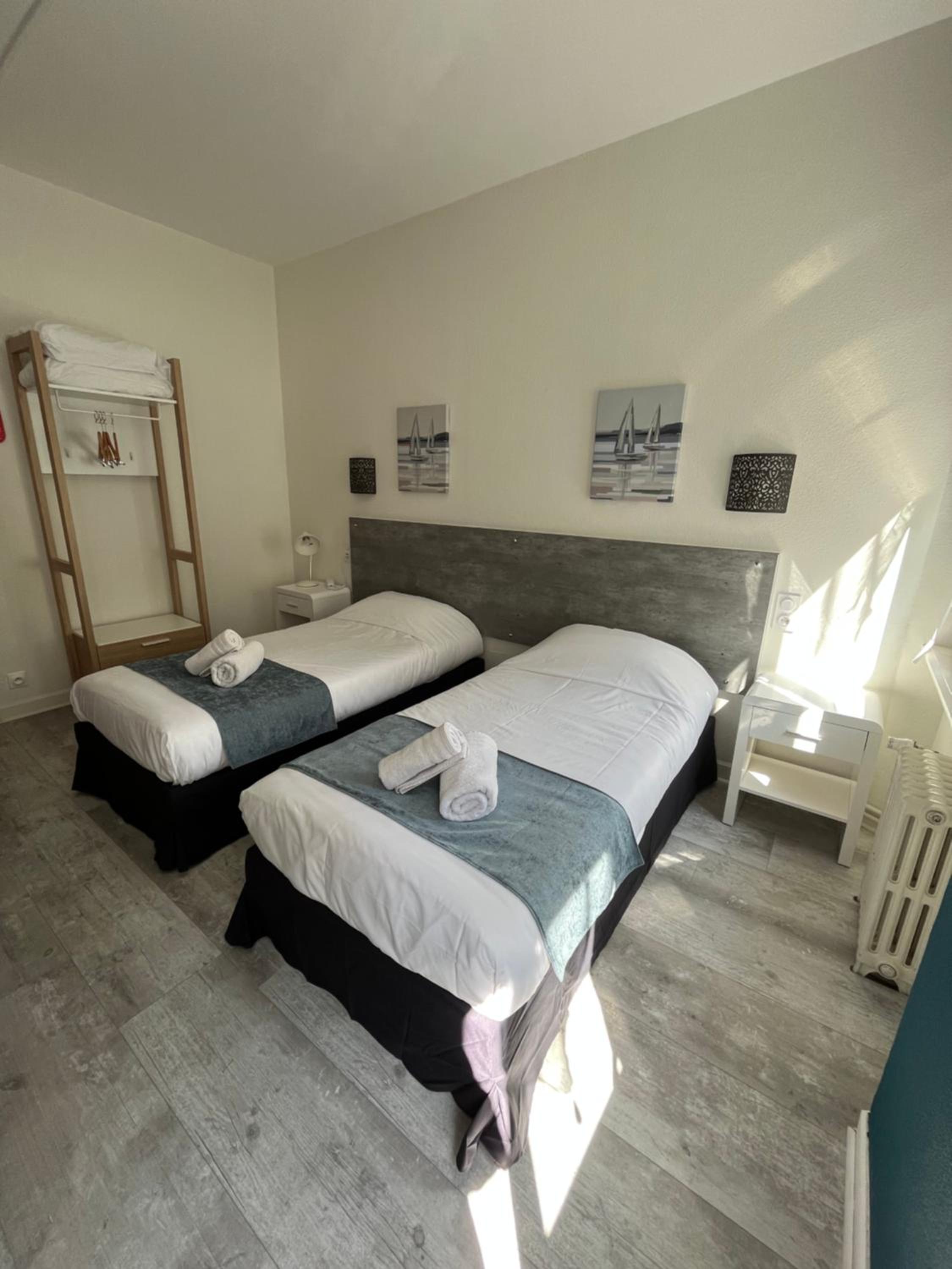 Large Twin Room - Photo 1