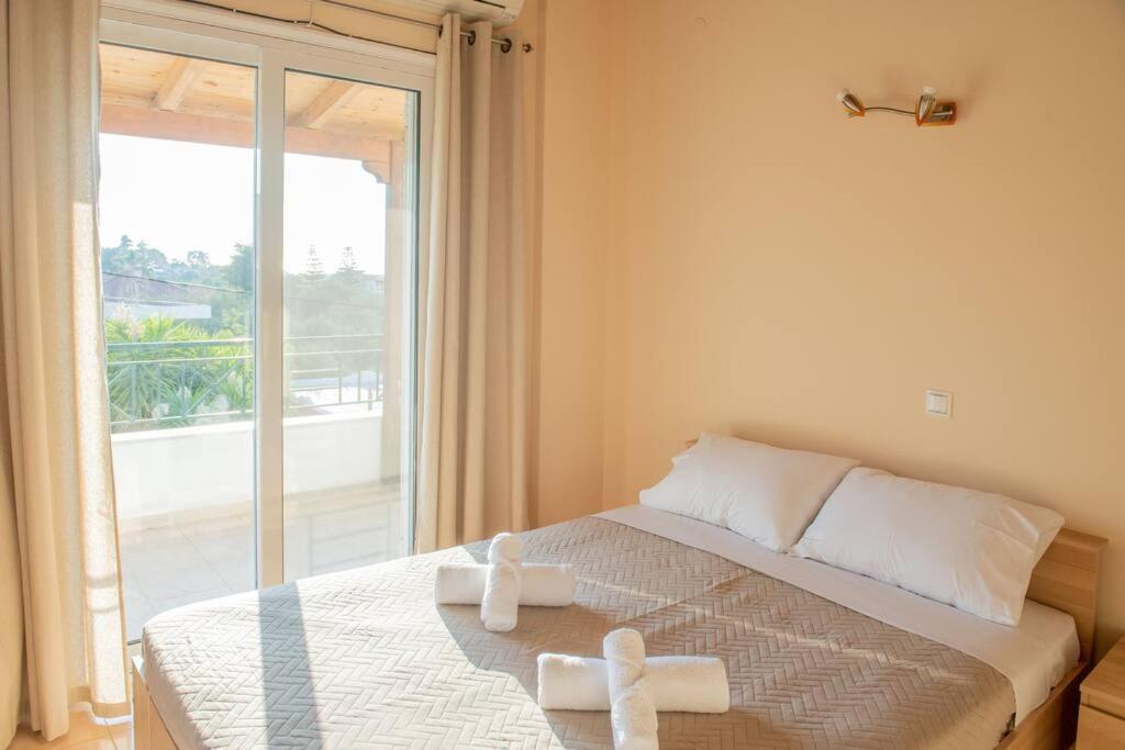 Three-Bedroom Villa photo 2